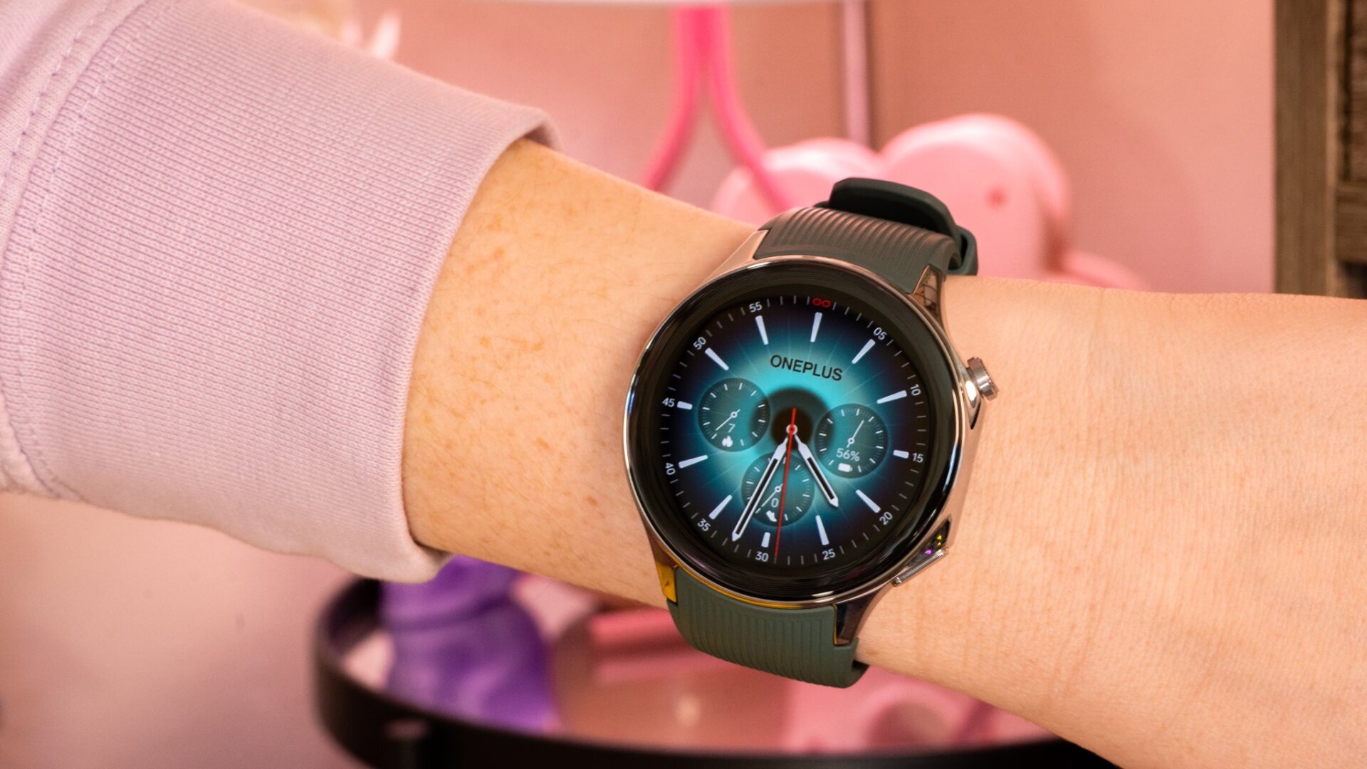 El OnePlus Watch 2 con otra de sus esferas de reloj predeterminadas.