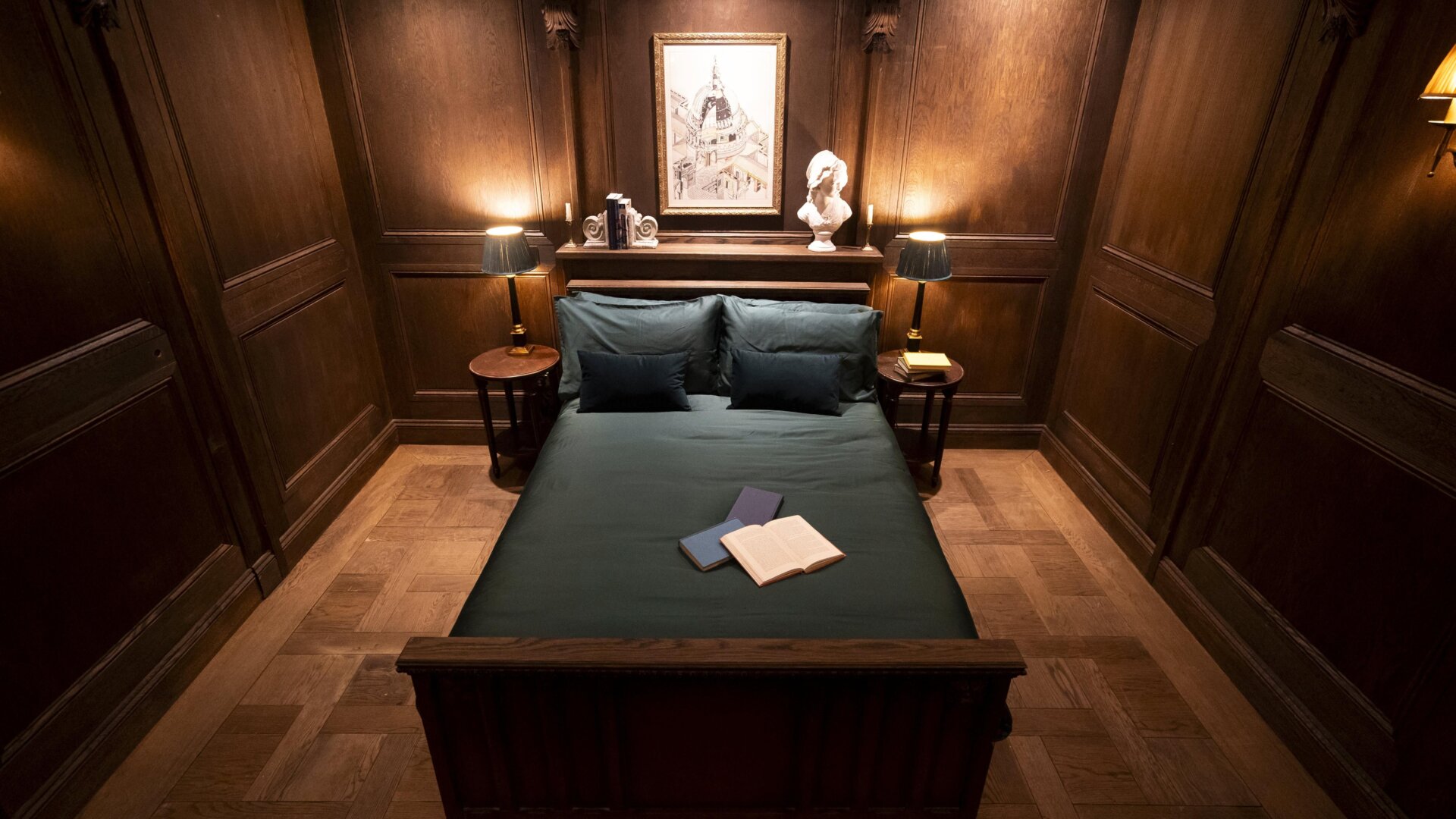 Foto de un dormitorio en la Catedral de San Pablo en Londres, que recientemente estuvo disponible para pernoctaciones en Airbnb como parte de una promoción  para el Día Mundial del Libro.
