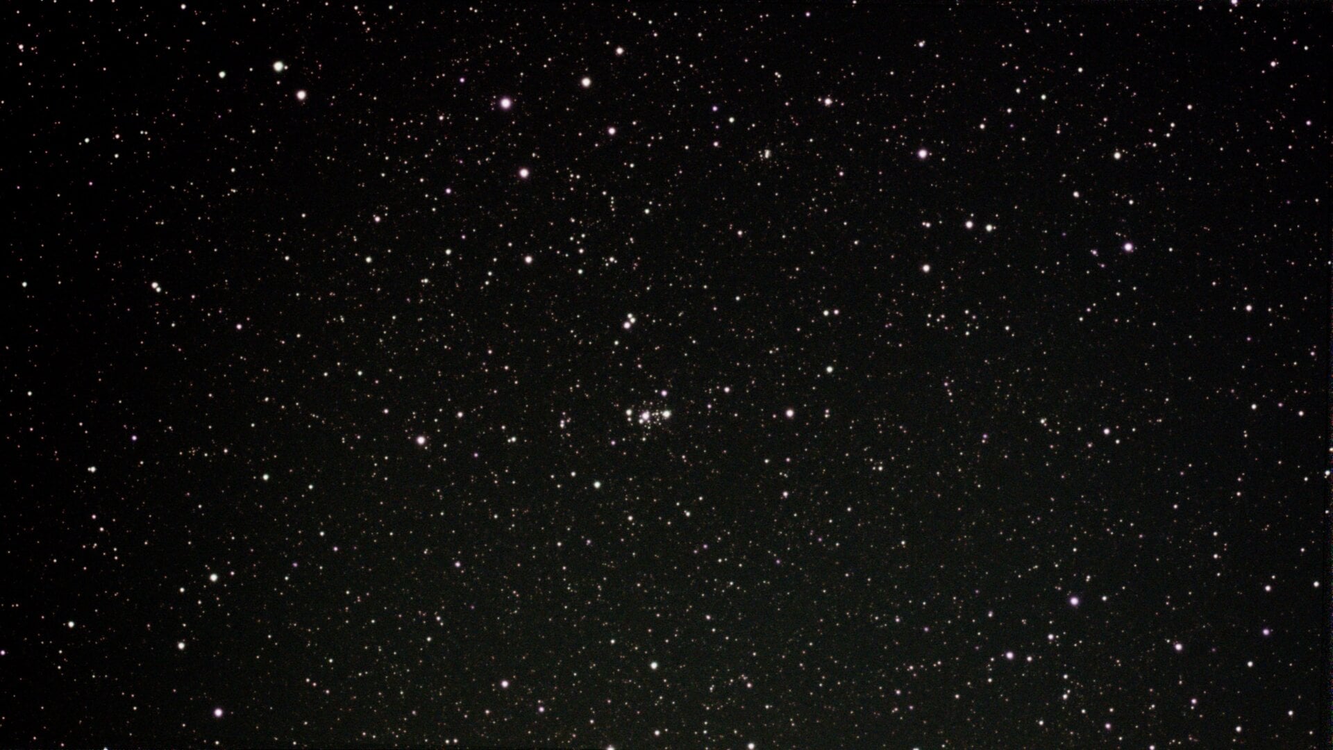El cúmulo de estrellas M50 presenta un fondo oscuro y profundo y estrellas nítidas, tal como lo muestra Dwarf 2 y sin edición externa. 