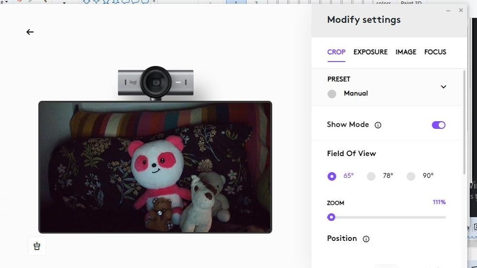 Mi habitación está completamente a oscuras. La única fuente de luz es la pantalla de mi computadora portátil, que tiene un brillo del 30%. 