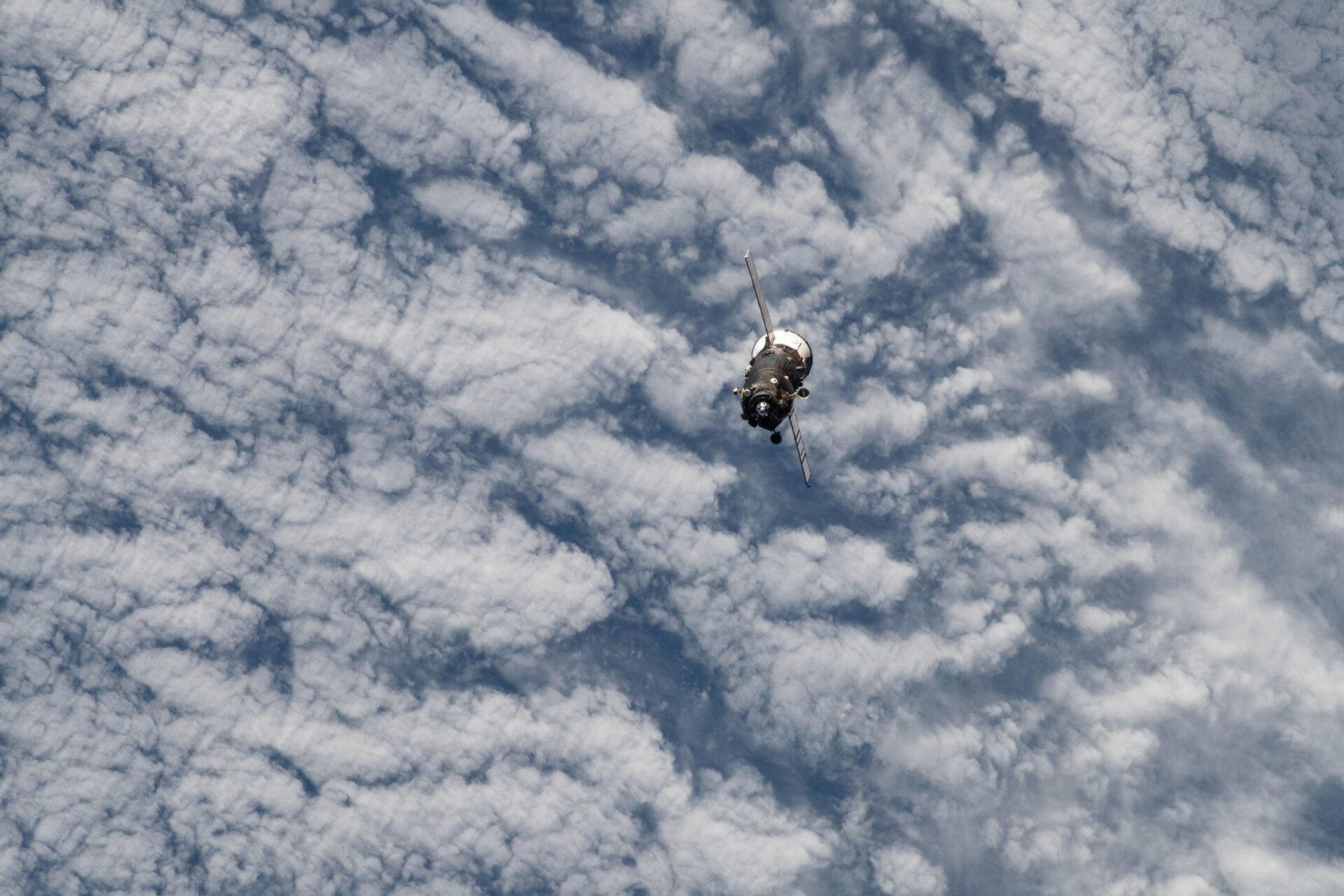 La nave de carga Progress 85 después de desacoplarse de la Estación Espacial Internacional.