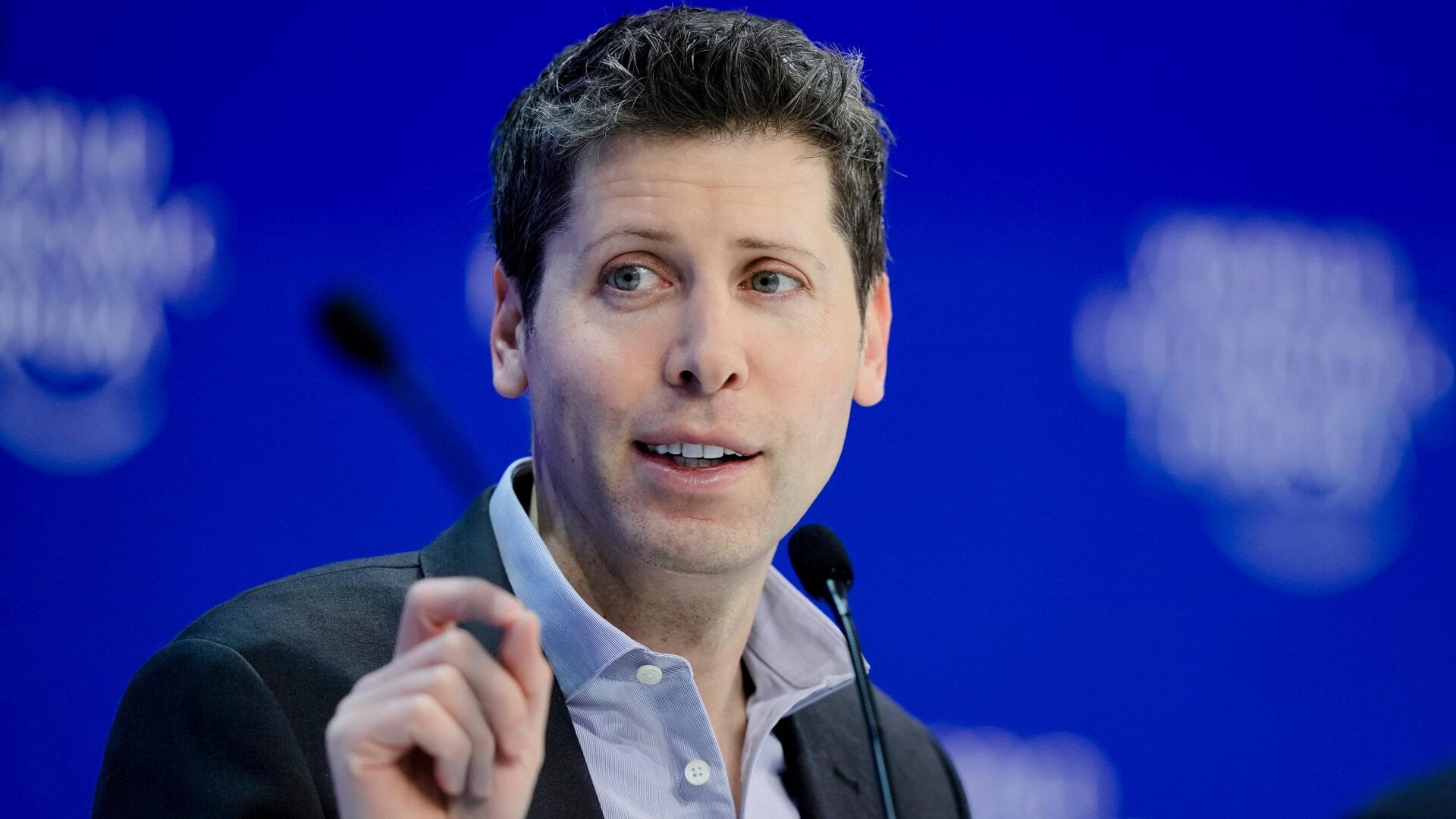 El director ejecutivo de OpenAI, Sam Altman, participa en el panel de discusión “Tecnología en un mundo turbulento” en el Foro Económico Mundial en Davos, Suiza, en enero. . 18, 2024.