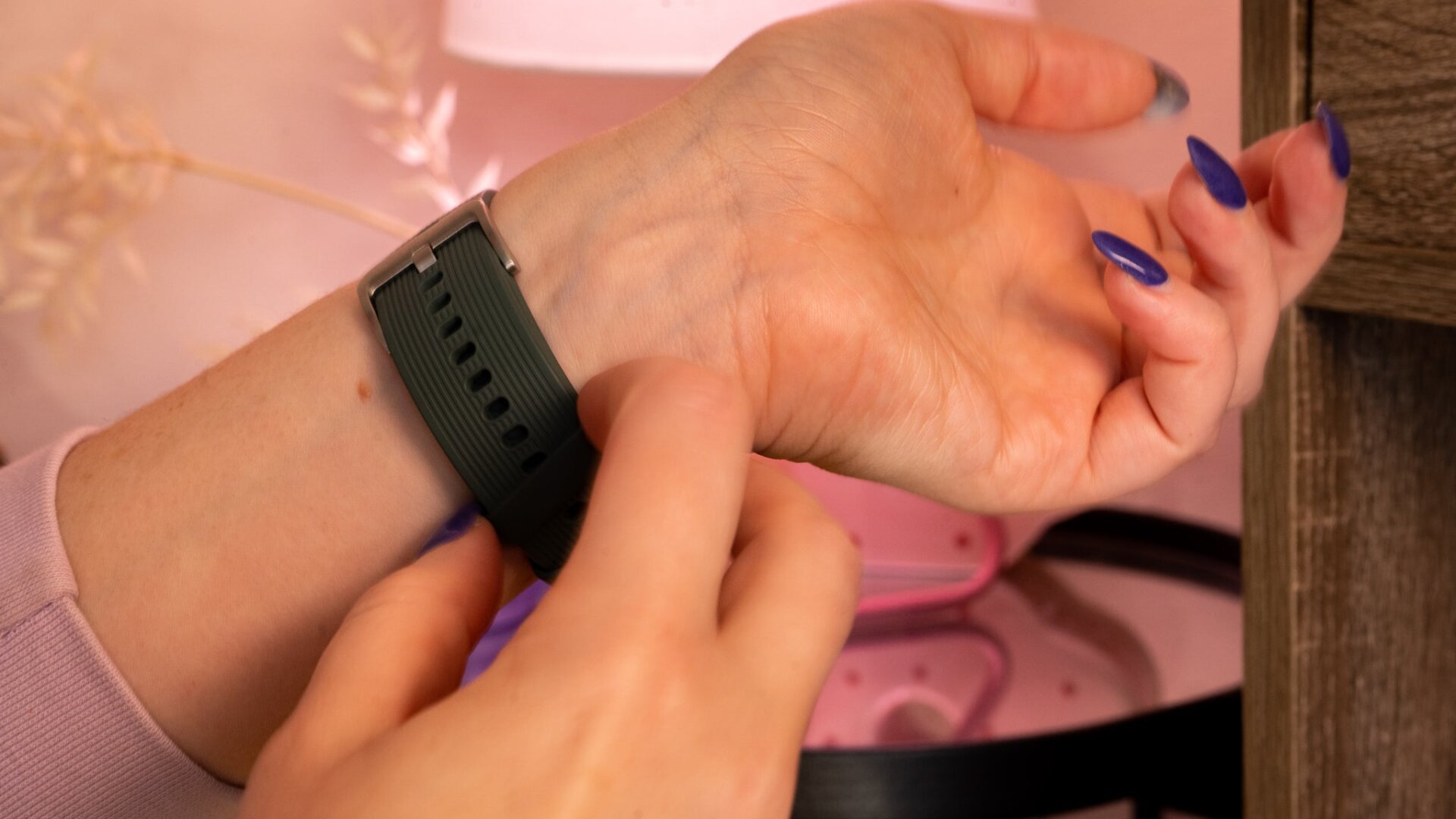 A menudo uso el OnePlus Watch 2 de forma holgada para usarlo cómodamente.