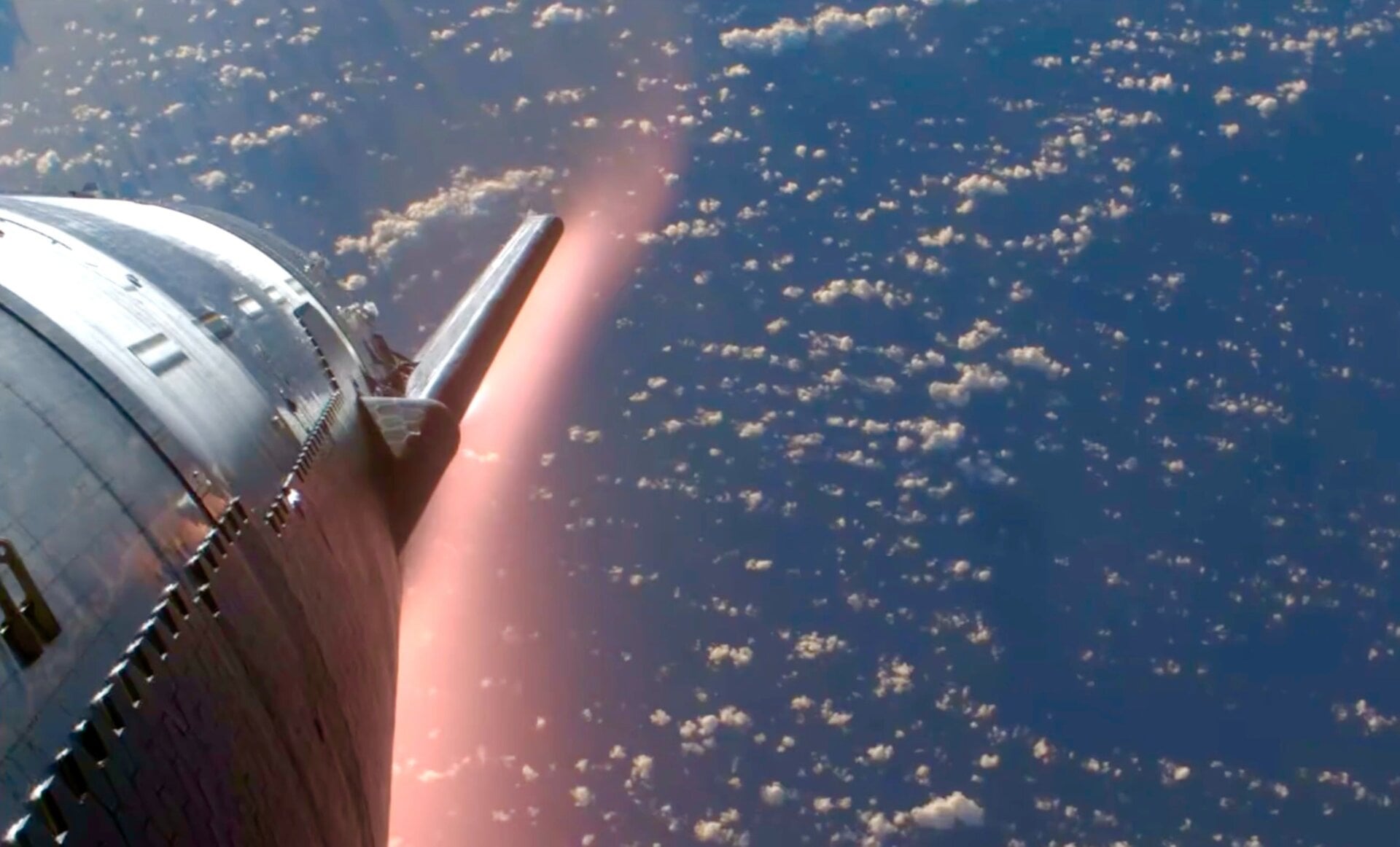 La etapa superior de Starship durante la reentrada. 