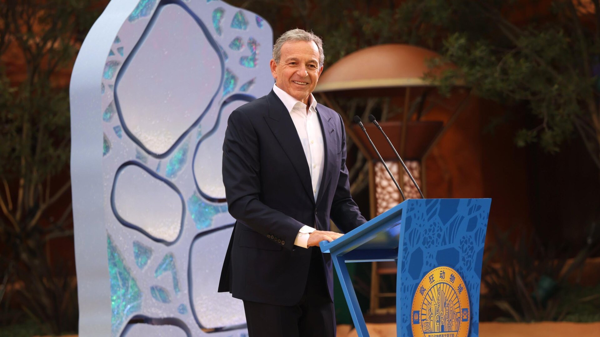 Bob Iger, director ejecutivo de The Walt Disney Company, habla durante la gran ceremonia de inauguración del Shanghai Disney Resort’s zootopía-área temática 19 de diciembre , 2023.