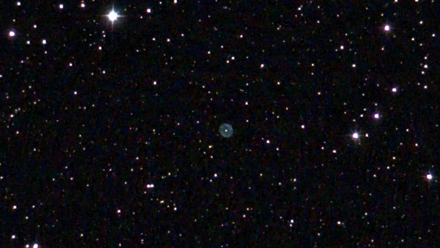 La Nebulosa de la Ostra Azul, fotografiada por Odyssey Pro. Recorté esta imagen ligeramente, pero note la claridad y el color de esta luz tenue. objeto distante. 