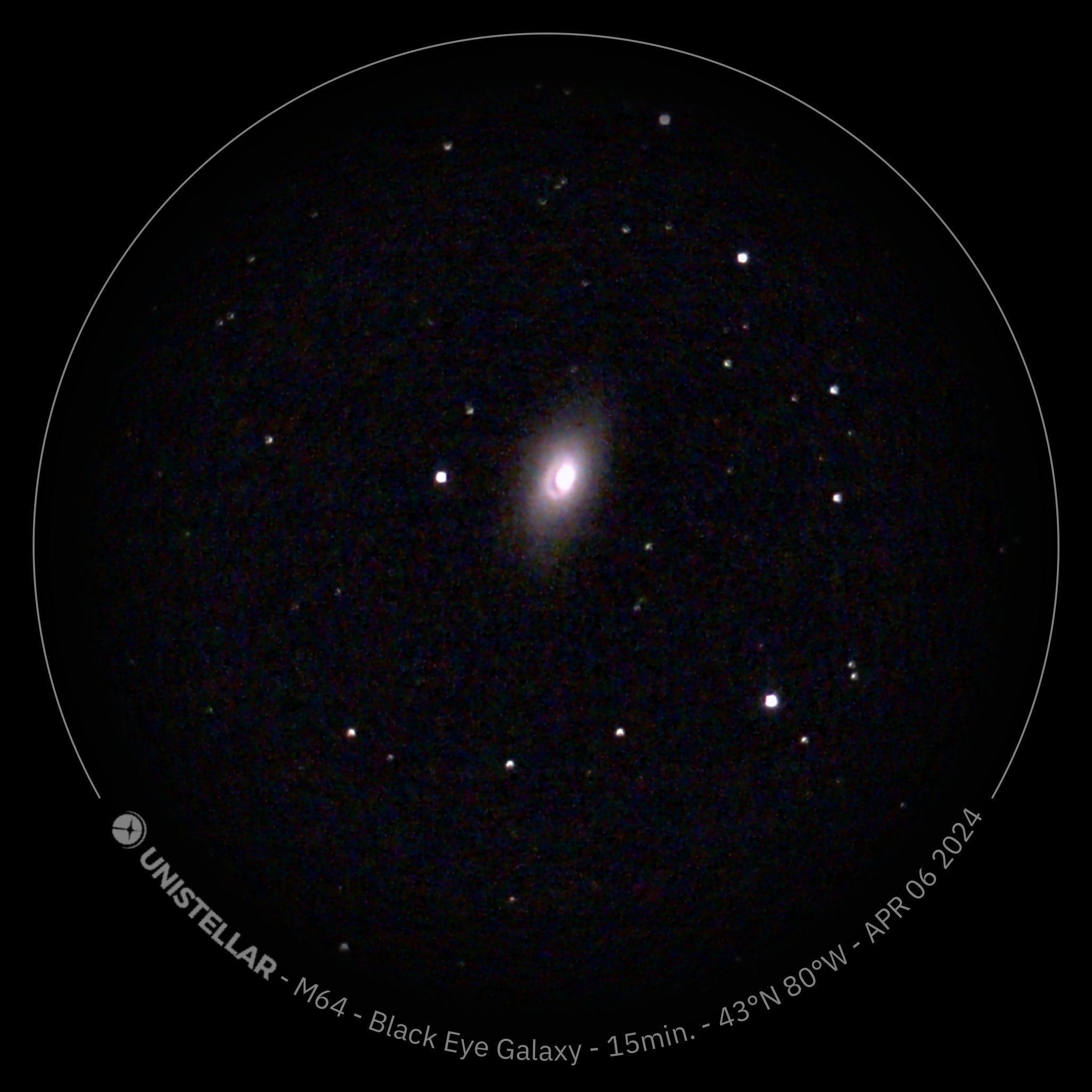 La galaxia Black Eye, fotografiada por Odyssey Pro, con la muy útil marca de agua de Unistellar. 