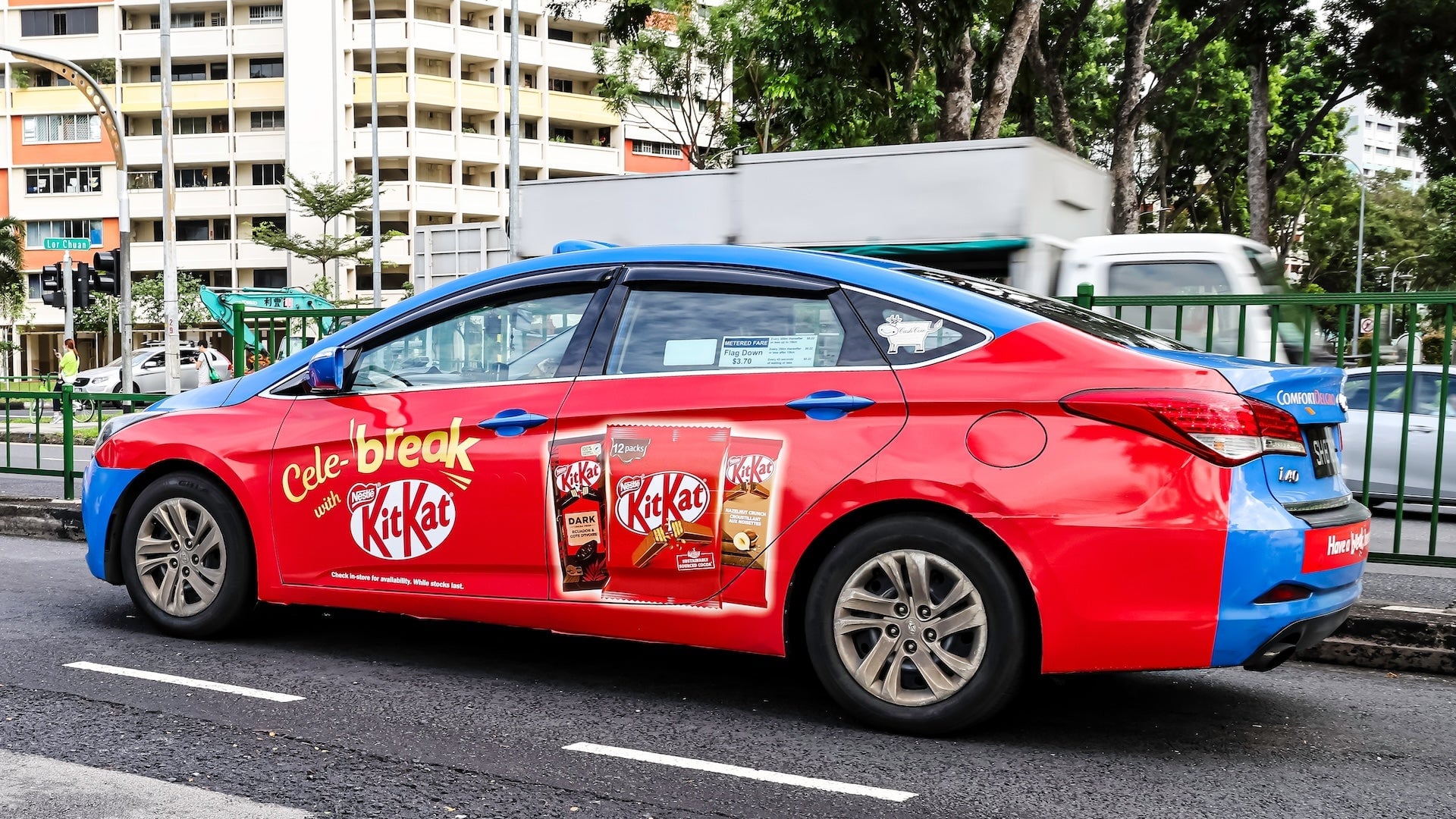 Poner anuncios en su automóvil puede parecer dinero fácil, pero a menudo terminará costándole.