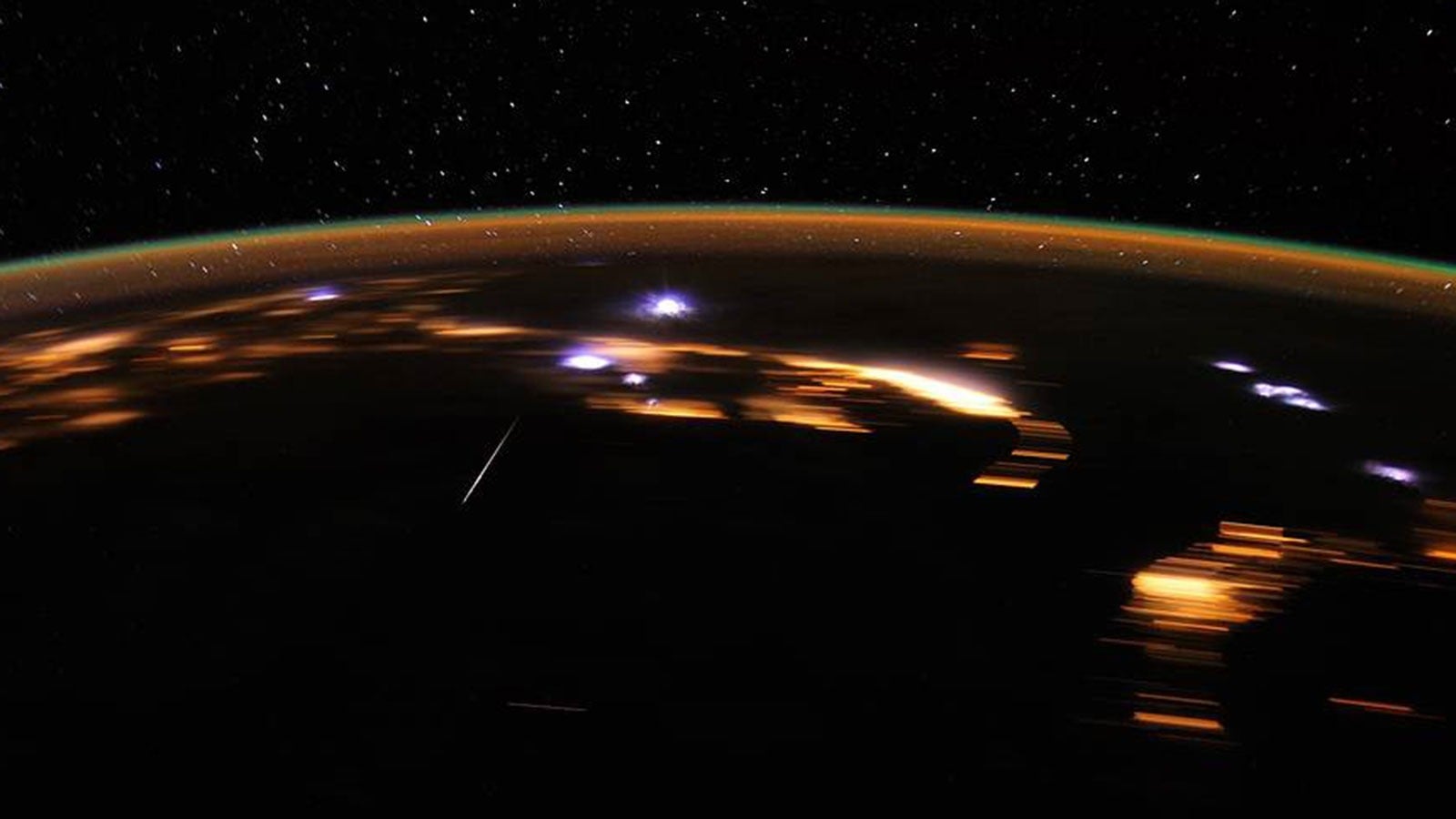 La lluvia de meteoritos Lyrids, vista desde la Estación Espacial Internacional en 2012.