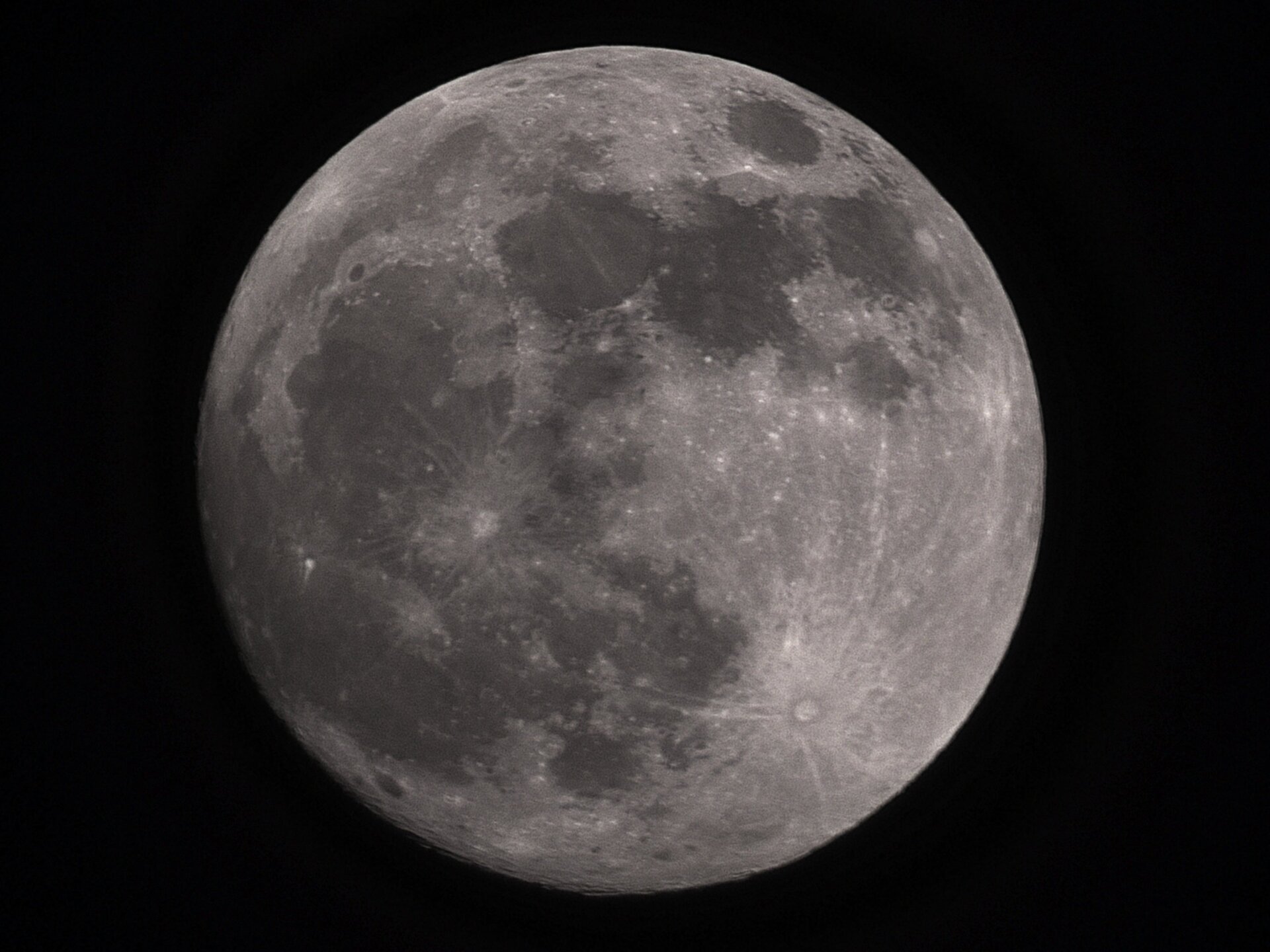 La Luna, fotografiada por Odyssey Pro de Unistellar (sin edición externa).