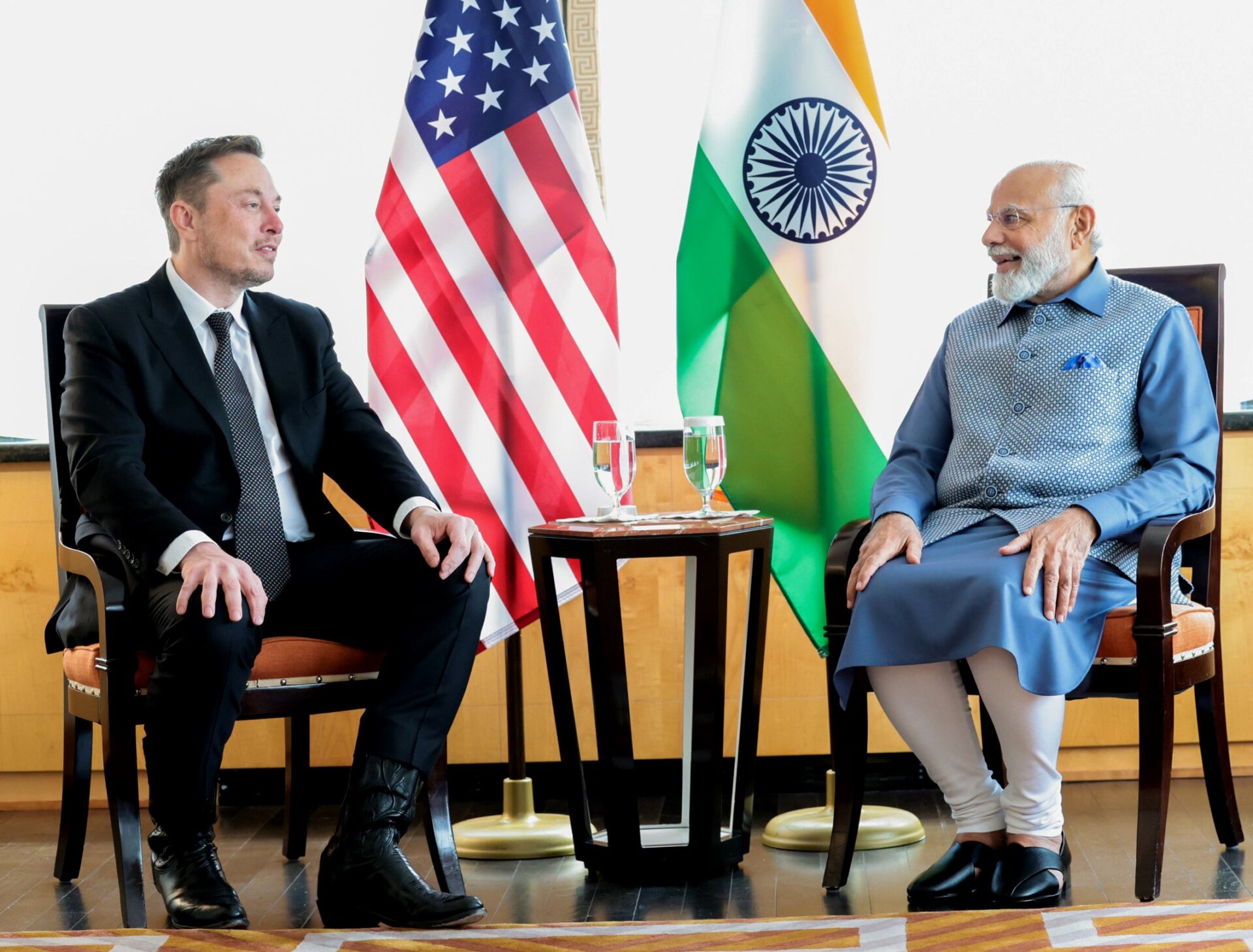 El Primer Ministro indio, Narendra Modi (R), se reúne con Elon Musk (L) en Nueva York, Estados Unidos, el 20 de junio de 2023.