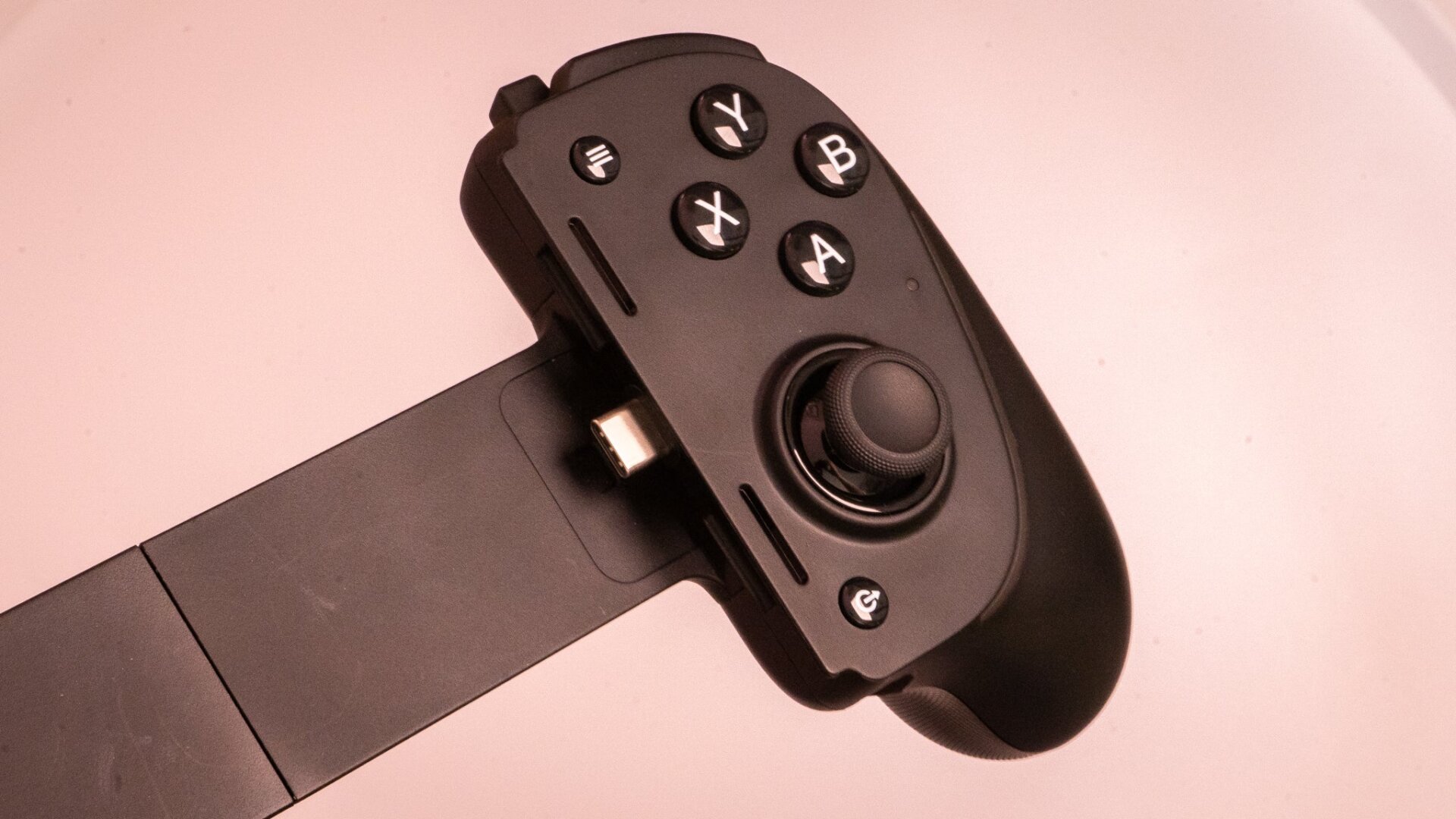 El Kishi incluye una matriz ABXY estándar.