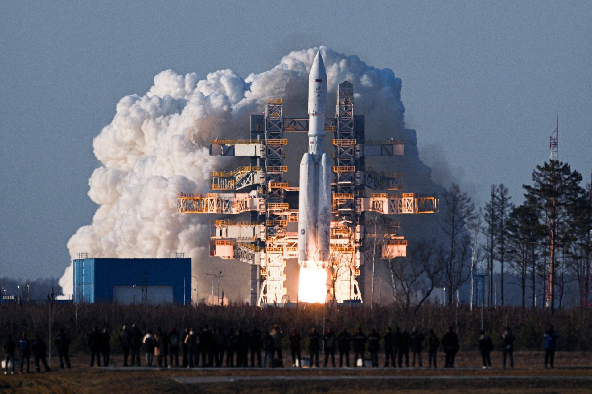 El cohete Angara-A5 despegando del cosmódromo de Vostochny en el óblast de Amur, Rusia, el 11 de abril de 2024.