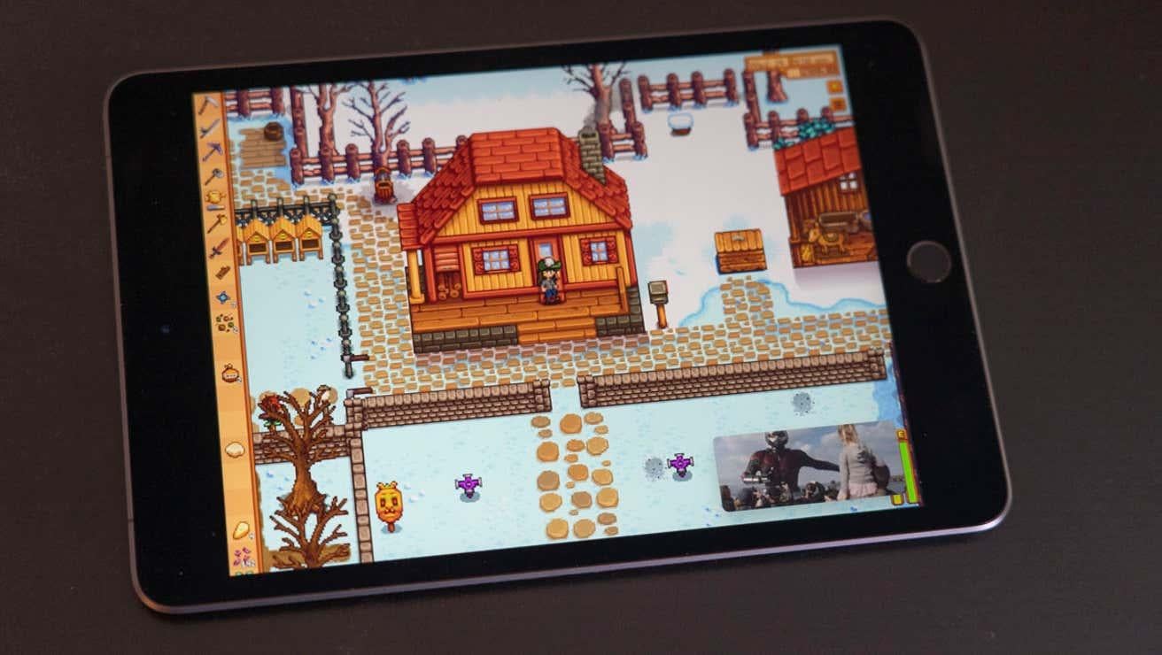 El botón grande y redondo que ves a la derecha de esta imagen es el botón de inicio.