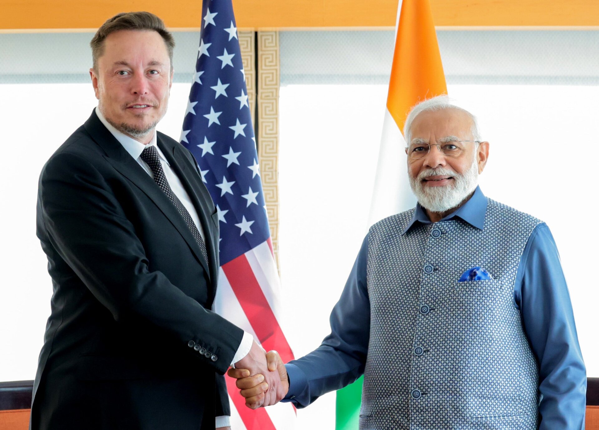 El Primer Ministro indio, Narendra Modi (R), se reúne con Elon Musk (L) en Nueva York, Estados Unidos, el 20 de junio de 2023. 
