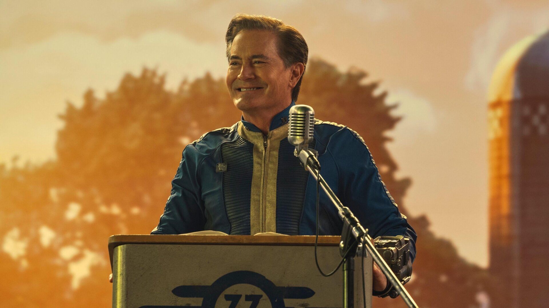 Kyle MacLachlan como supervisor Hank