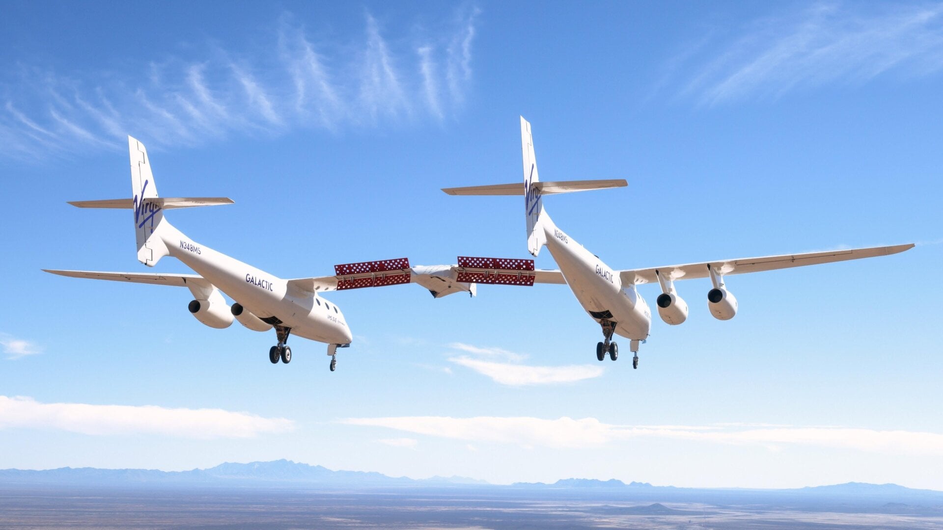 La nave nodriza Eve de Virgin Galactic transporta su avión espacial suborbital y lo libera a una altitud de 44,500 pies sobre el suelo.