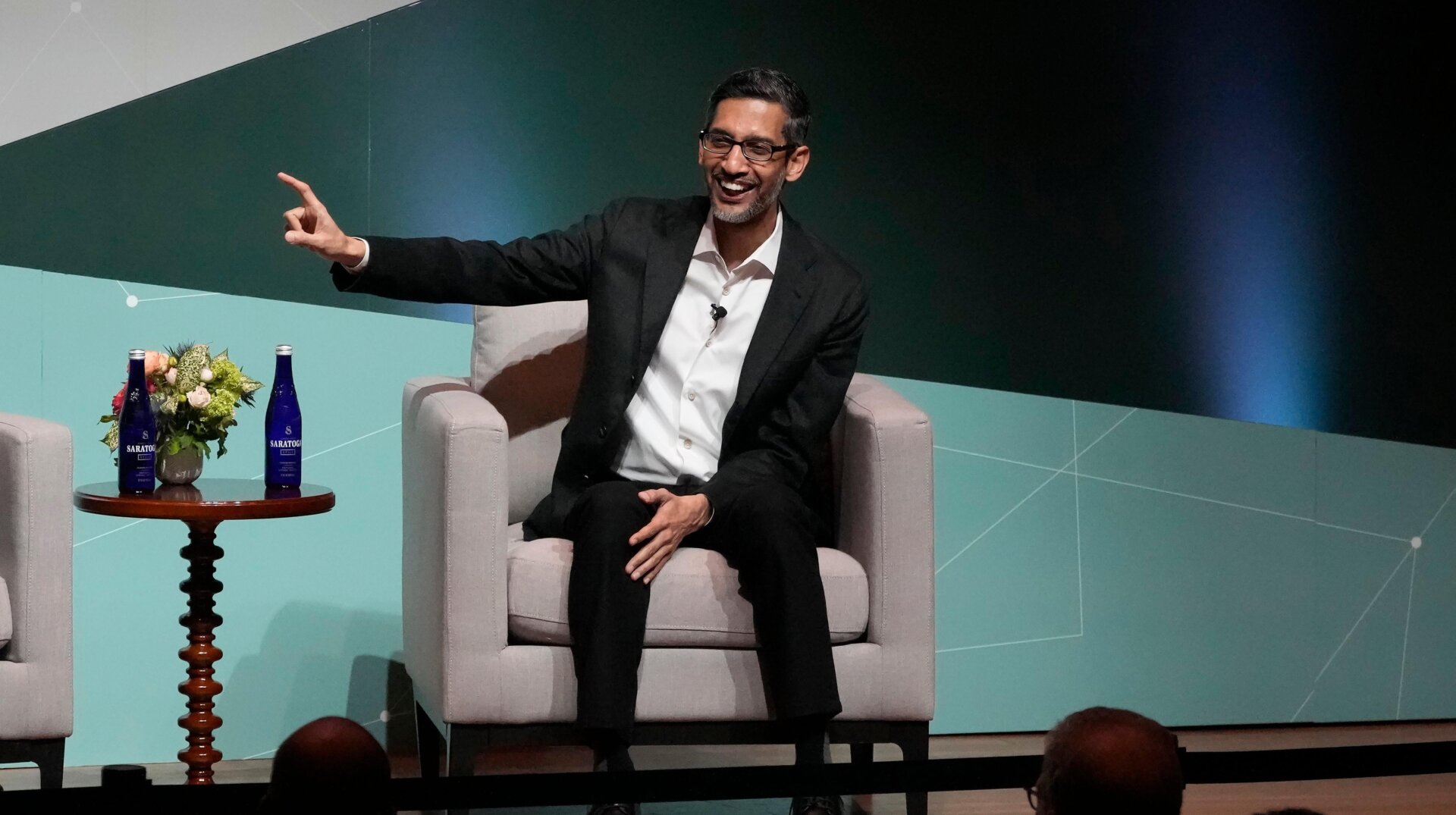 El director ejecutivo de Google y Alphabet, Sundar Pichai, habla en la Universidad de Stanford en Stanford, California, el miércoles 3 de abril de 2024.