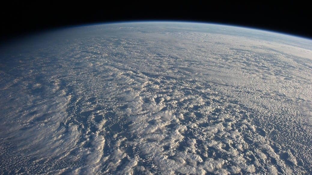 Una vista de nubes estratocúmulos desde el espacio. 