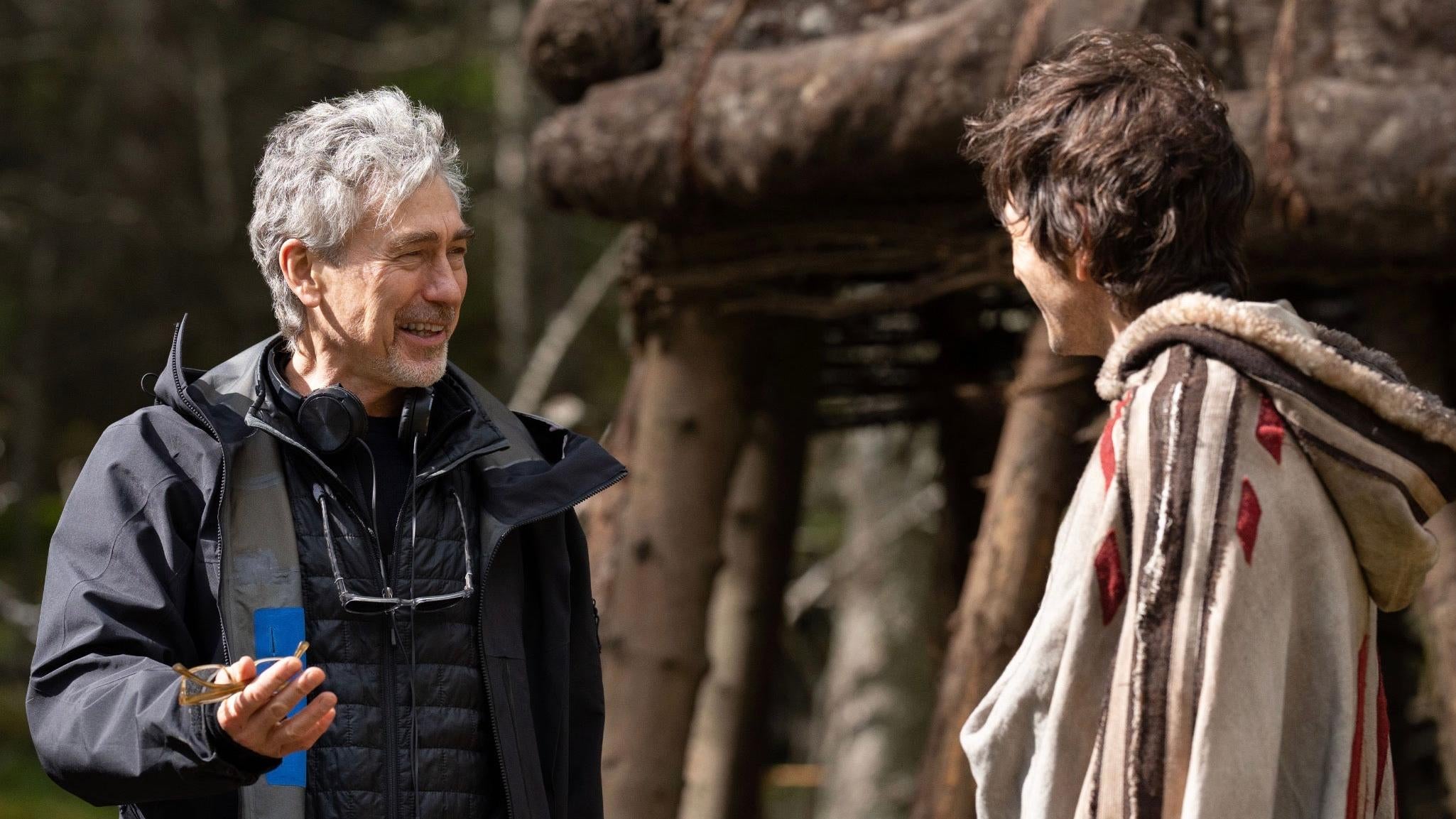 Tony Gilroy en el set de Andor.