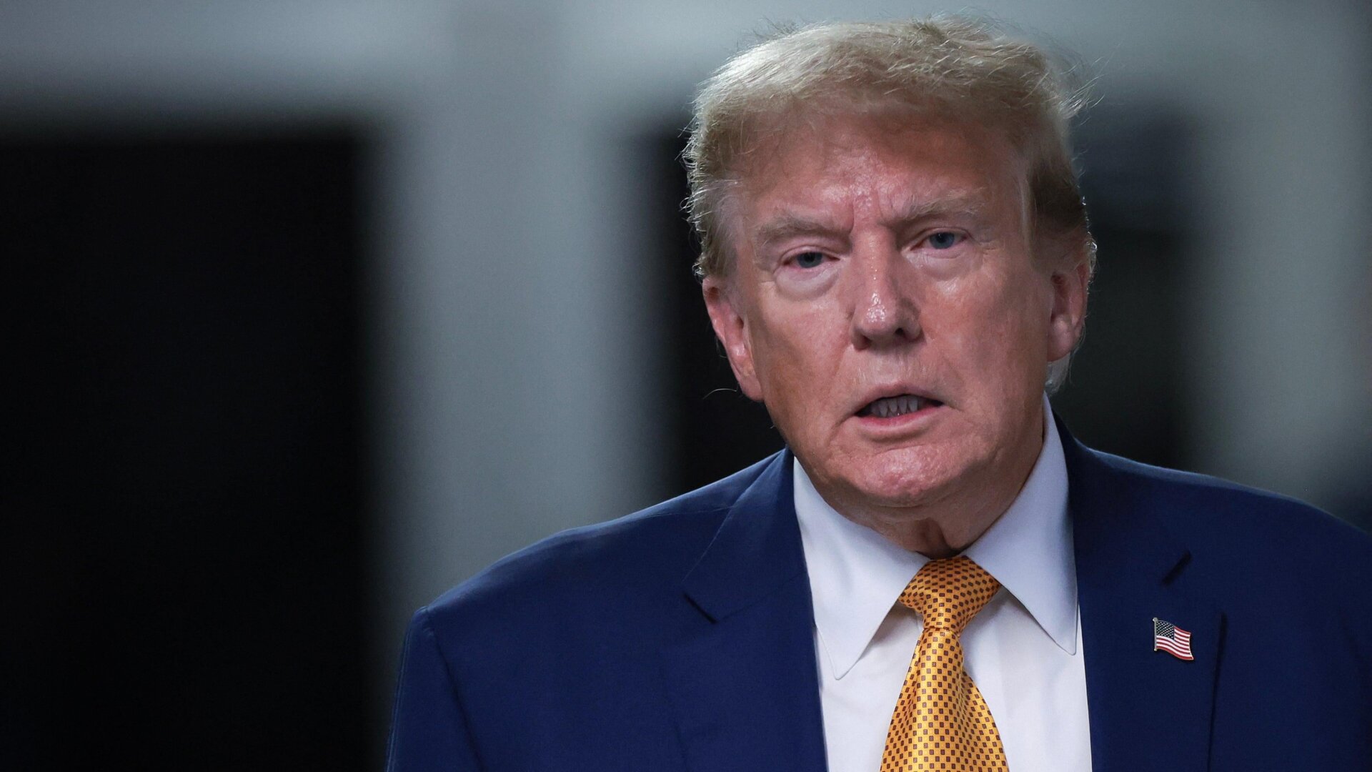 Donald Trump habla en el Tribunal Penal de Manhattan en la ciudad de Nueva York el 7 de mayo de 2024.