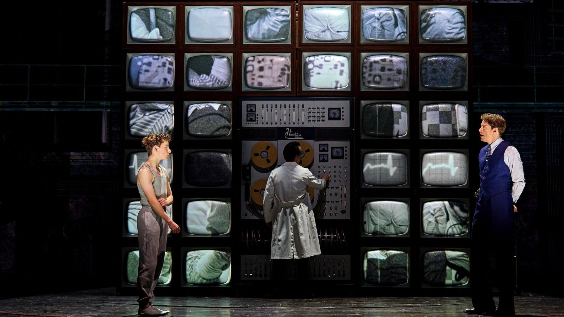 Una imagen de la Cosas más extrañas espectáculo escénico.