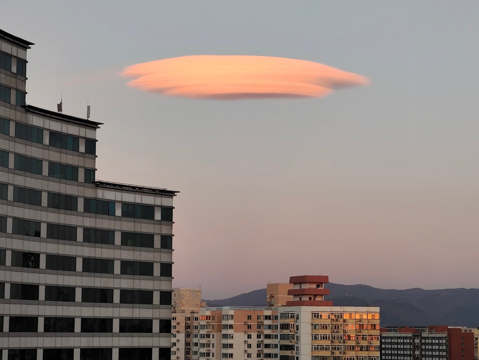 Una nube lenticular sobre Beijing en 2021.