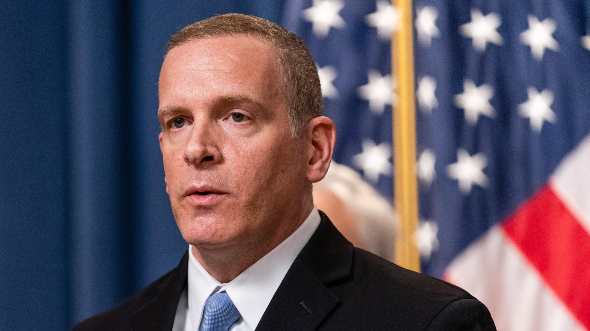 Foto de archivo de Paul Abbate, subdirector del FBI, en el Departamento de Justicia en Washington, DC, el 2 de mayo de 2023.