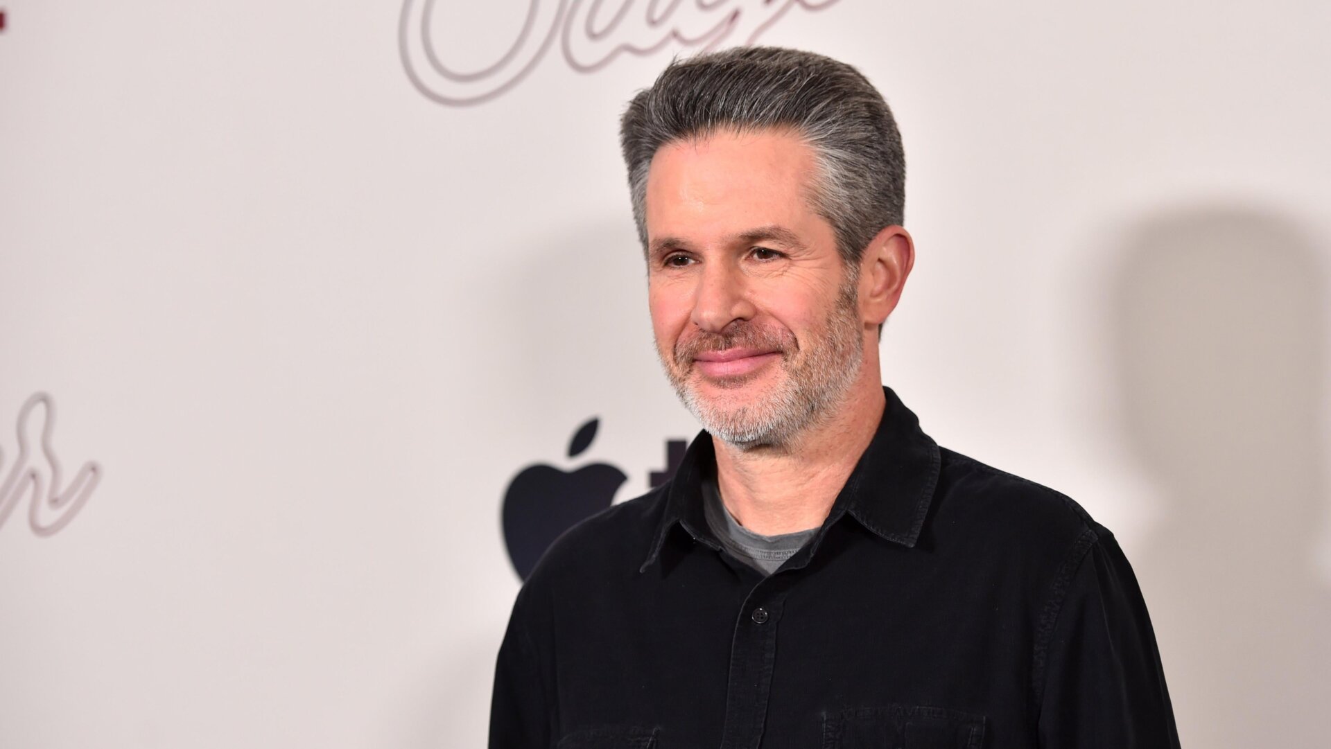 Simon Kinberg en un evento para Apple TV+ Azúcar el 12 de marzo de 2024 en Los Ángeles, California.