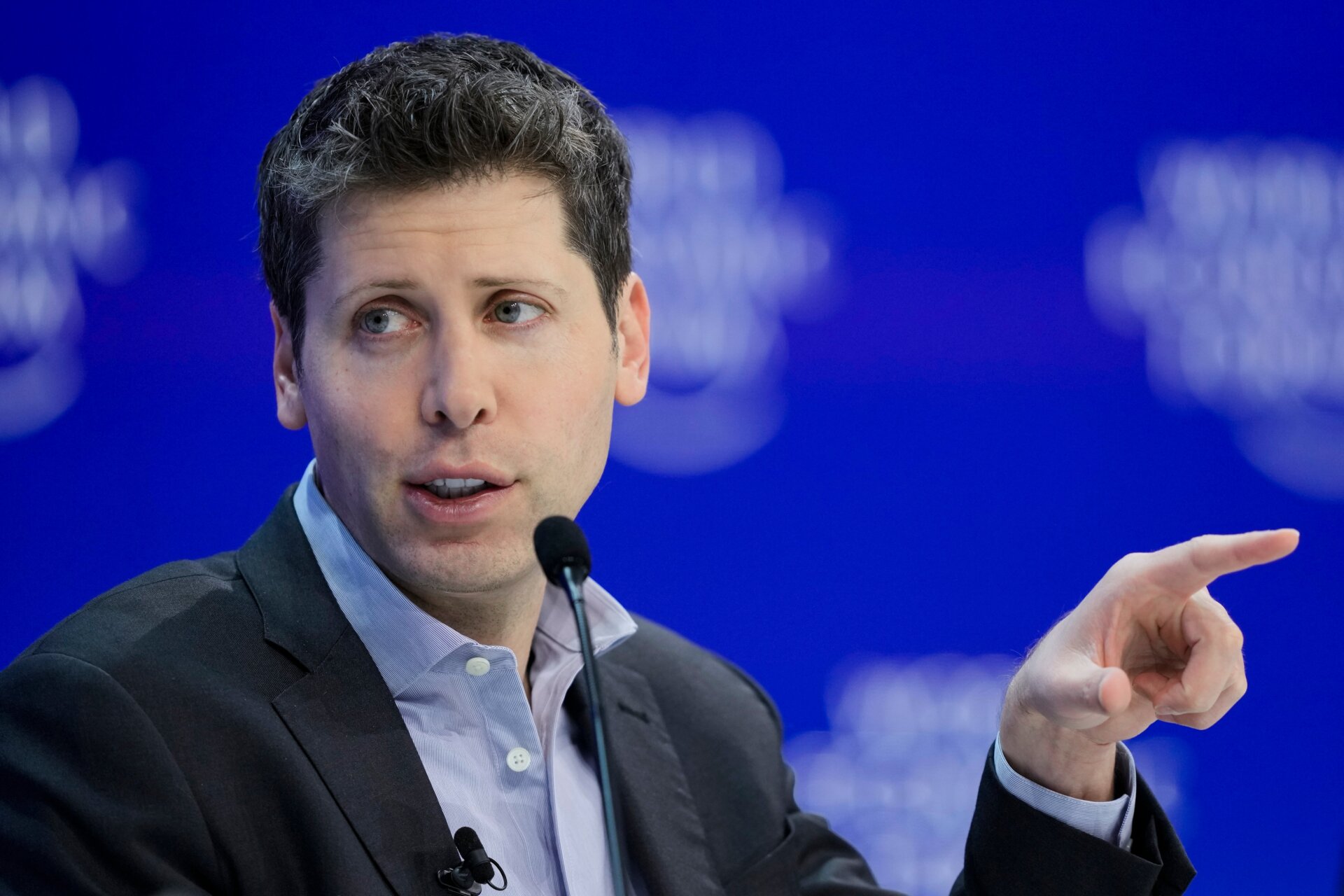 El CEO de OpenAI, Sam Altman, participa en el panel de discusión “Tecnología en un mundo turbulento” durante la reunión anual del Foro Económico Mundial en Davos, Suiza, el jueves 18 de enero de 2024.