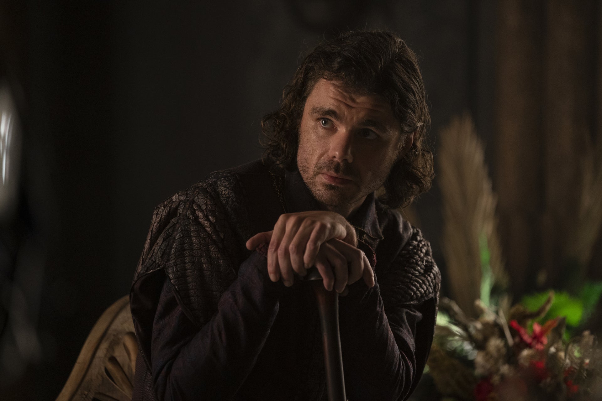 Lord Larys Strong (Matthew Needham), siempre conspirando.