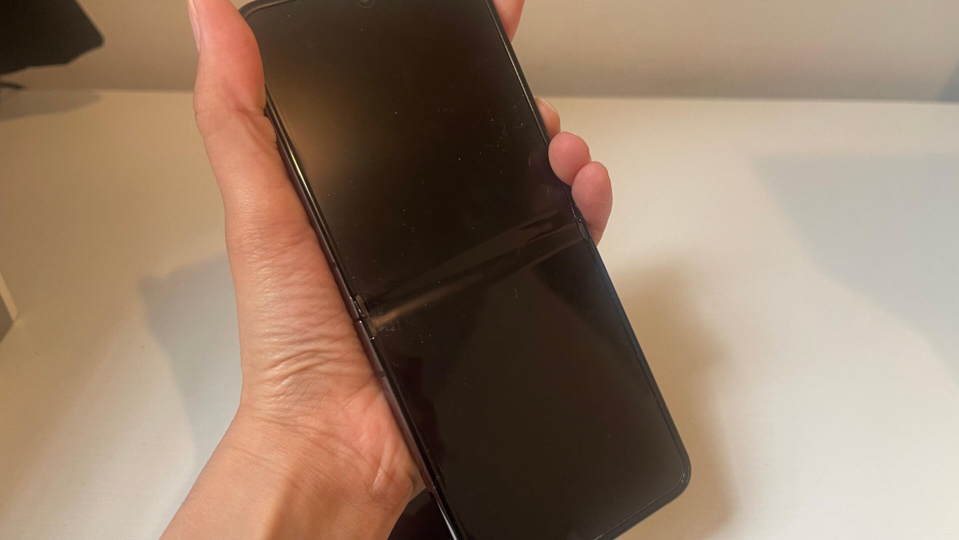La incómoda caída del Samsung Z Flip 5.