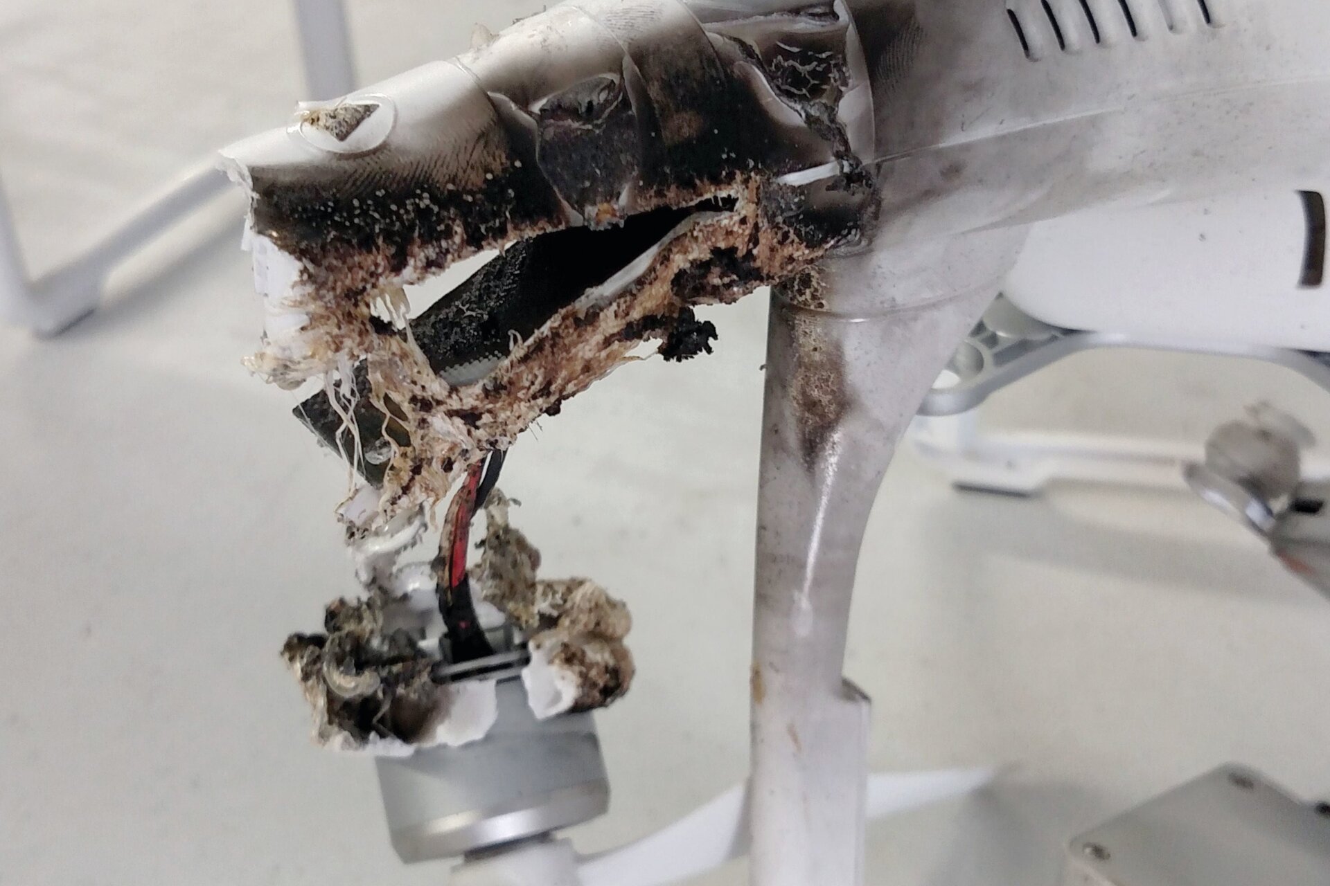 Un dron derribado por un sistema de armas láser Stryker equipado con MEHEL en abril de 2017 en Fort Sill