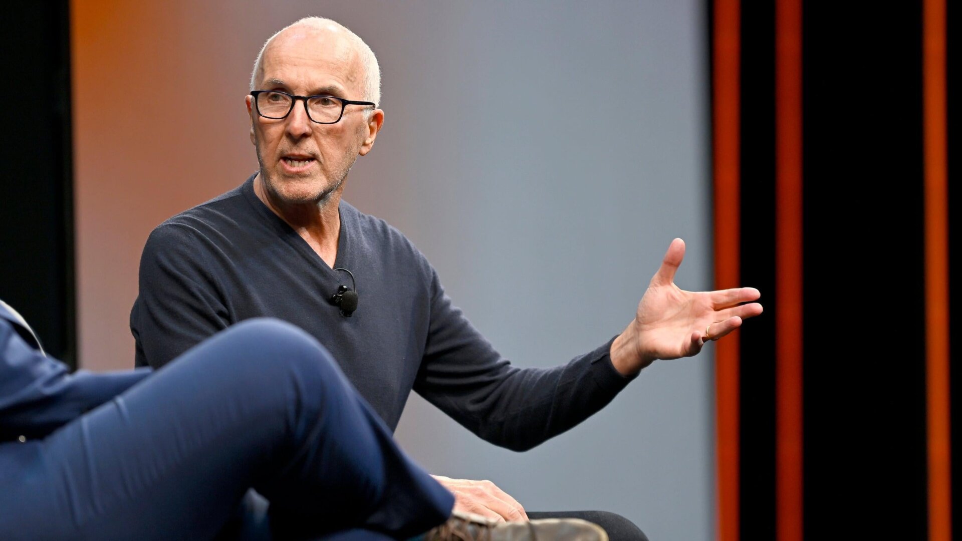 Frank McCourt habla en el escenario durante Unfinished Live en The Shed el 22 de septiembre de 2022 en la ciudad de Nueva York.