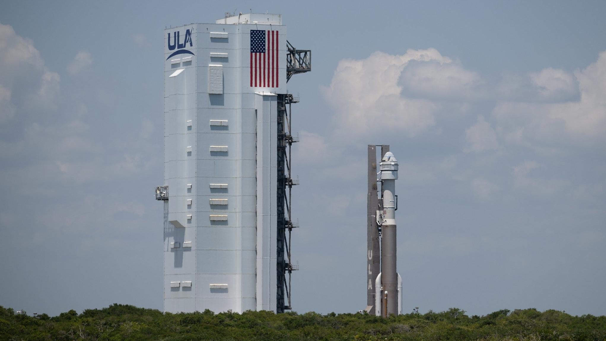 El cohete Atlas V de ULA fue devuelto a su instalación de integración para reemplazar una válvula en la etapa superior del cohete.