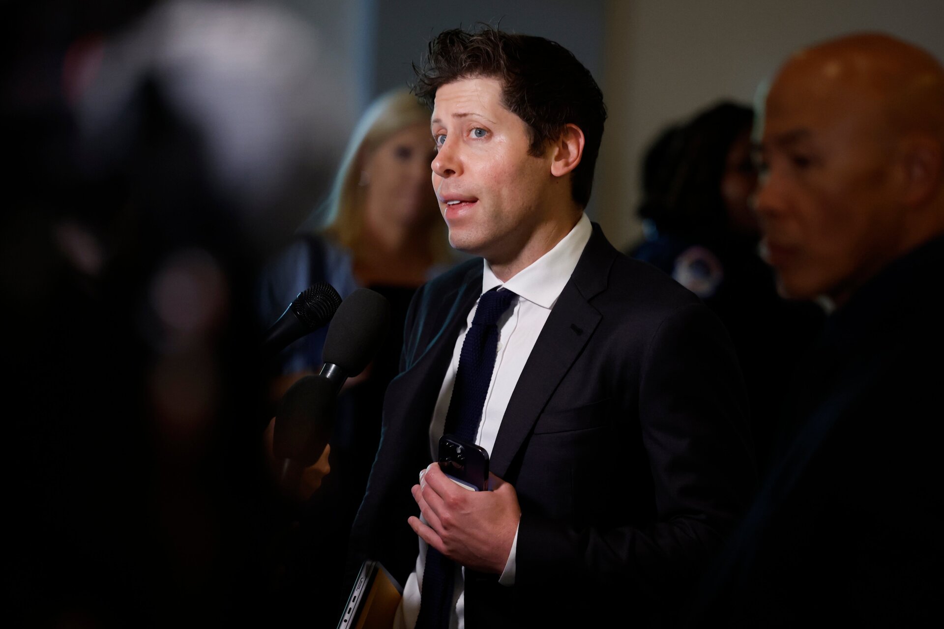 El director ejecutivo de OpenAI, Sam Altman, en el “Foro AI Insight” fuera de la sala Kennedy Caucus en el edificio de oficinas del Senado Russell en Capitol Hill en 13 de septiembre de 2023 en Washington, DC.