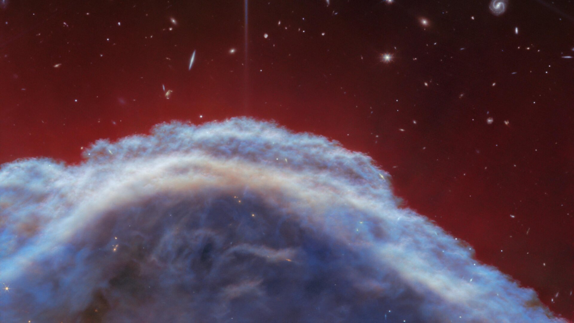 El Telescopio Webb capturó esta imagen de la Nebulosa Cabeza de Caballo que reveló las estructuras a pequeña escala de su borde iluminado.