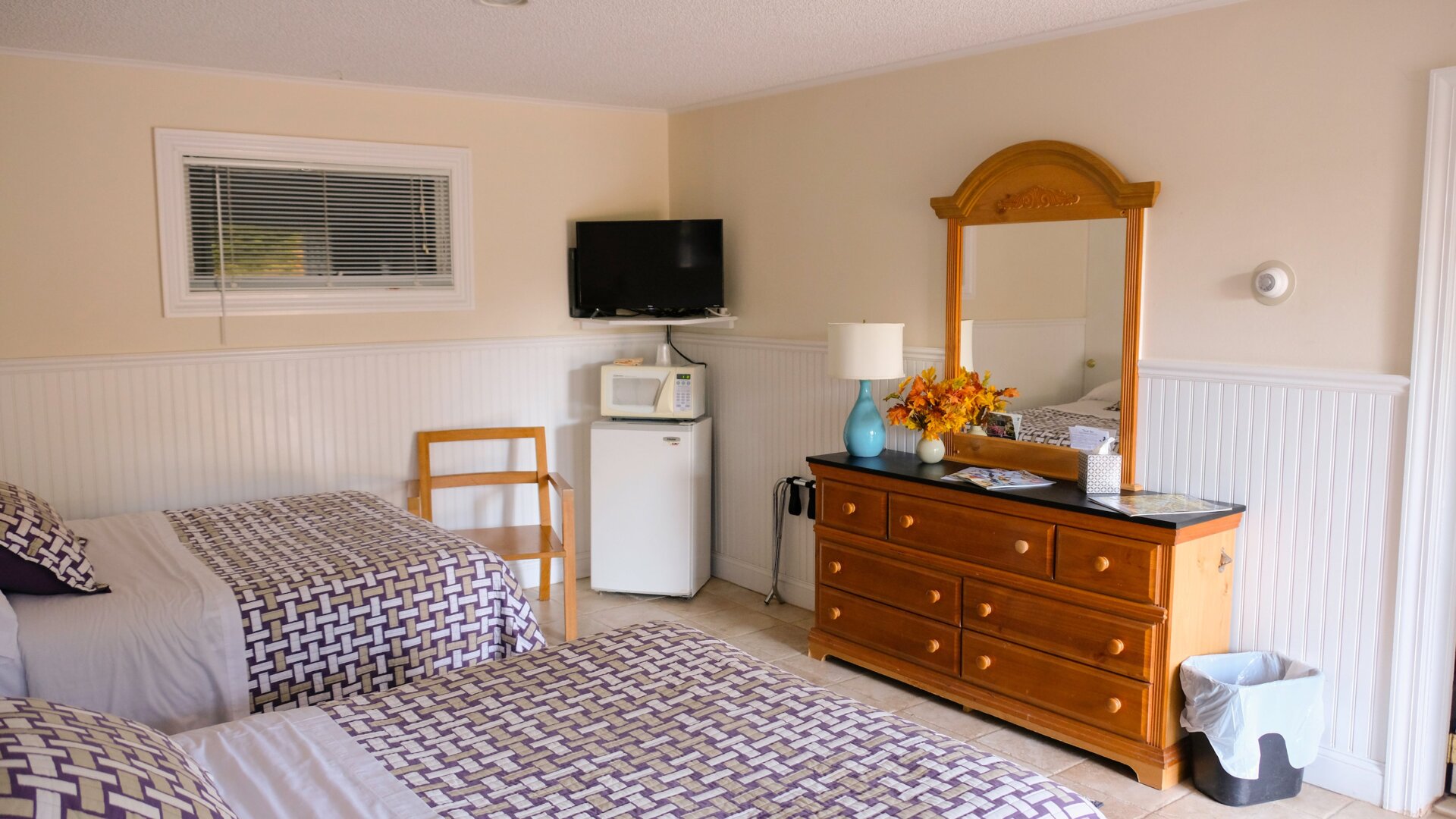 Una habitación estándar en el Seabreeze Motel.