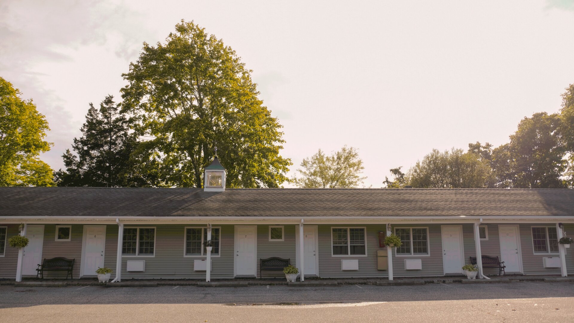 El Seabreeze Motel cerca del atardecer.