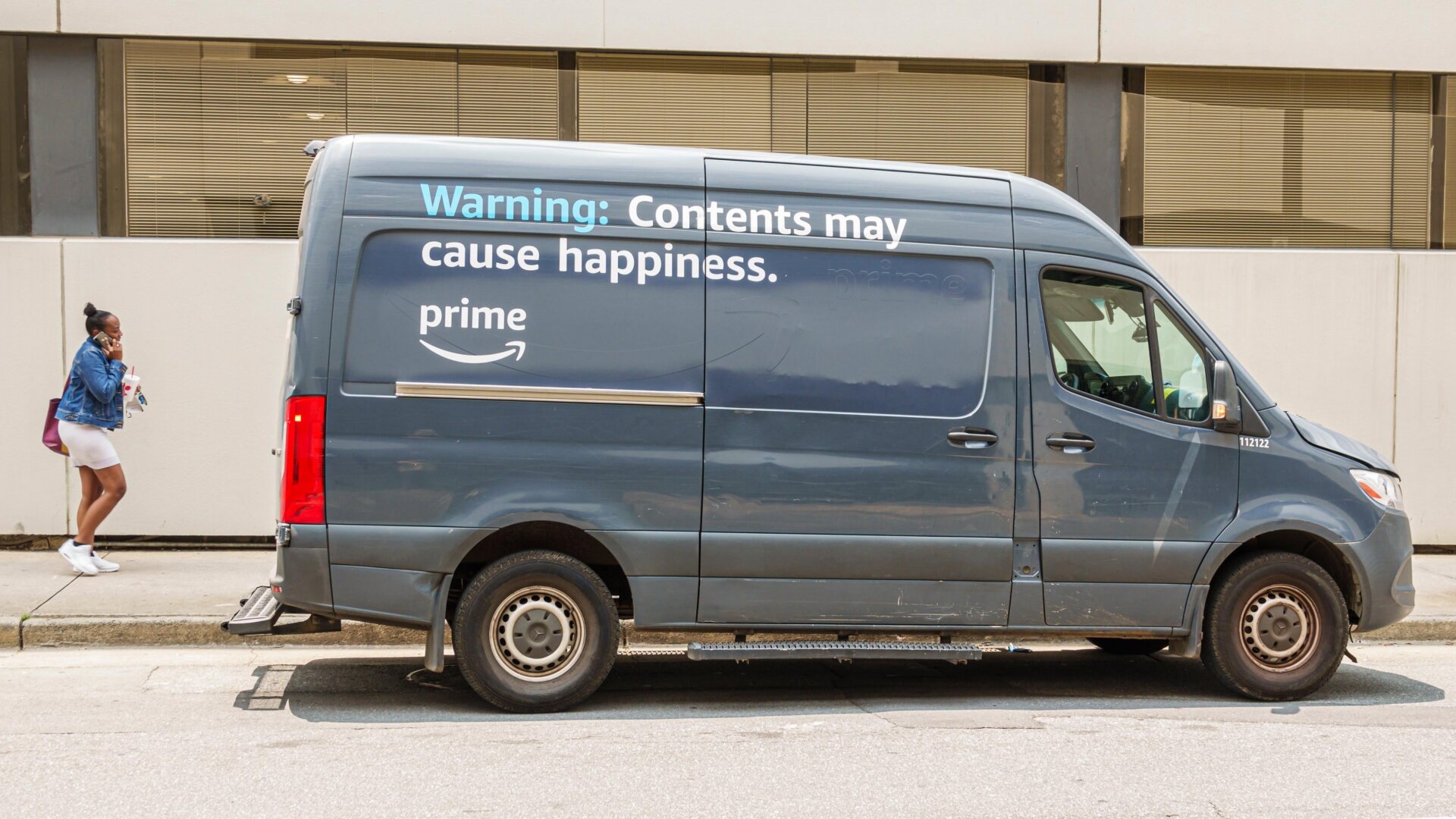Fotografía de archivo de una furgoneta de reparto de Amazon, en Charlotte, Carolina del Norte.