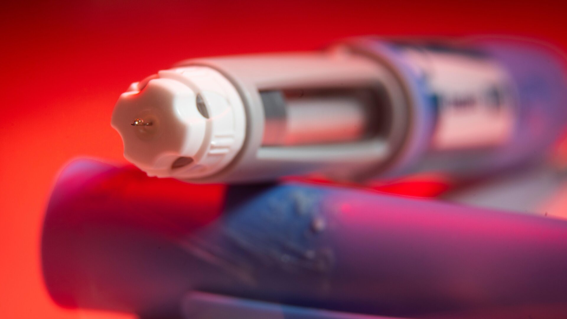 La semaglutida es el ingrediente activo del medicamento para la diabetes tipo 2 Ozempic, visto arriba, y del medicamento para la obesidad Wegovy. Wegovy fue aprobado para niños de 12 y  mayores con obesidad en diciembre 2022.