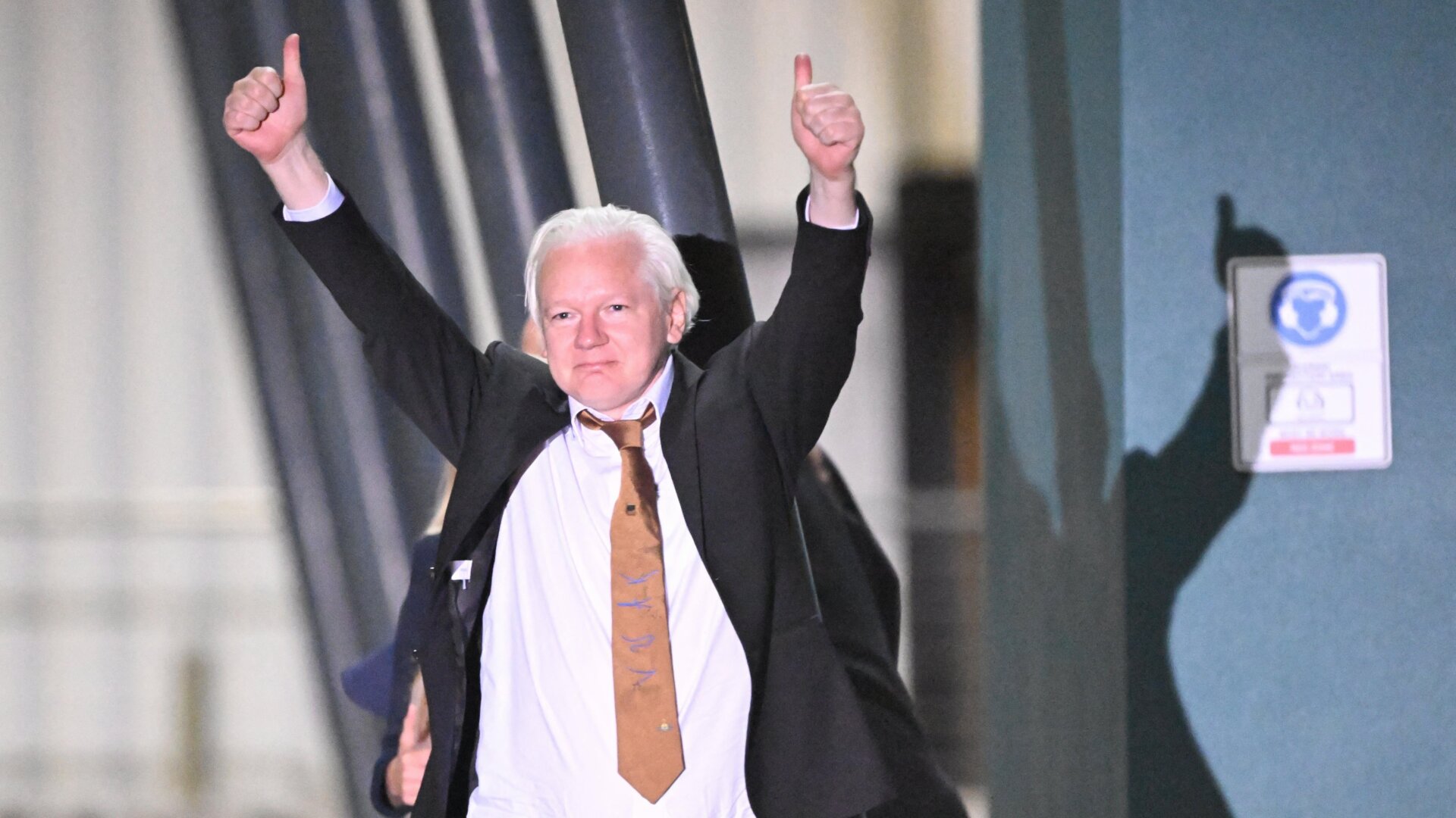 Julian Assange recibe una donación de $500,000 Bitcoin mientras se  convierte oficialmente en un hombre libre