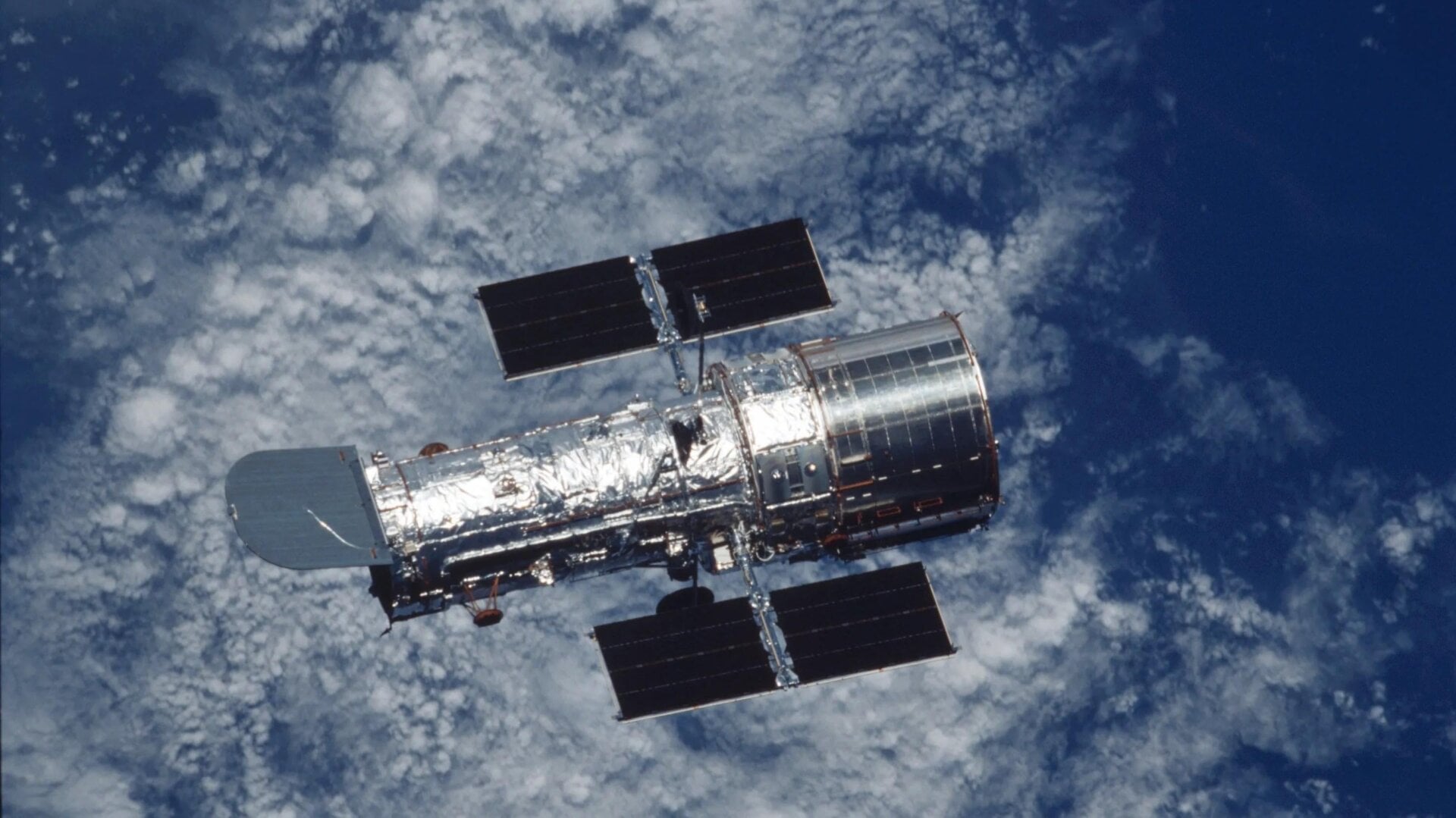 El Telescopio Espacial Hubble fue lanzado en 1990.