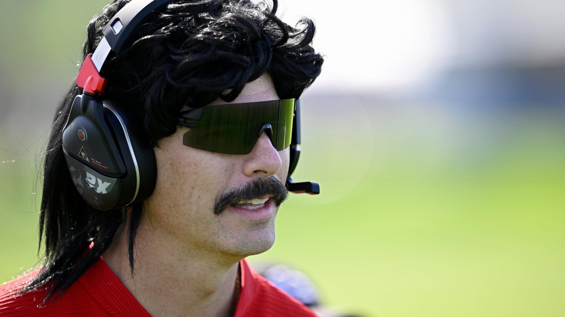 Dr. Disrespect en la ronda final del Farmers Insurance Open en Torrey Pines South Course el 27 de enero de 2024 en La Jolla, California
