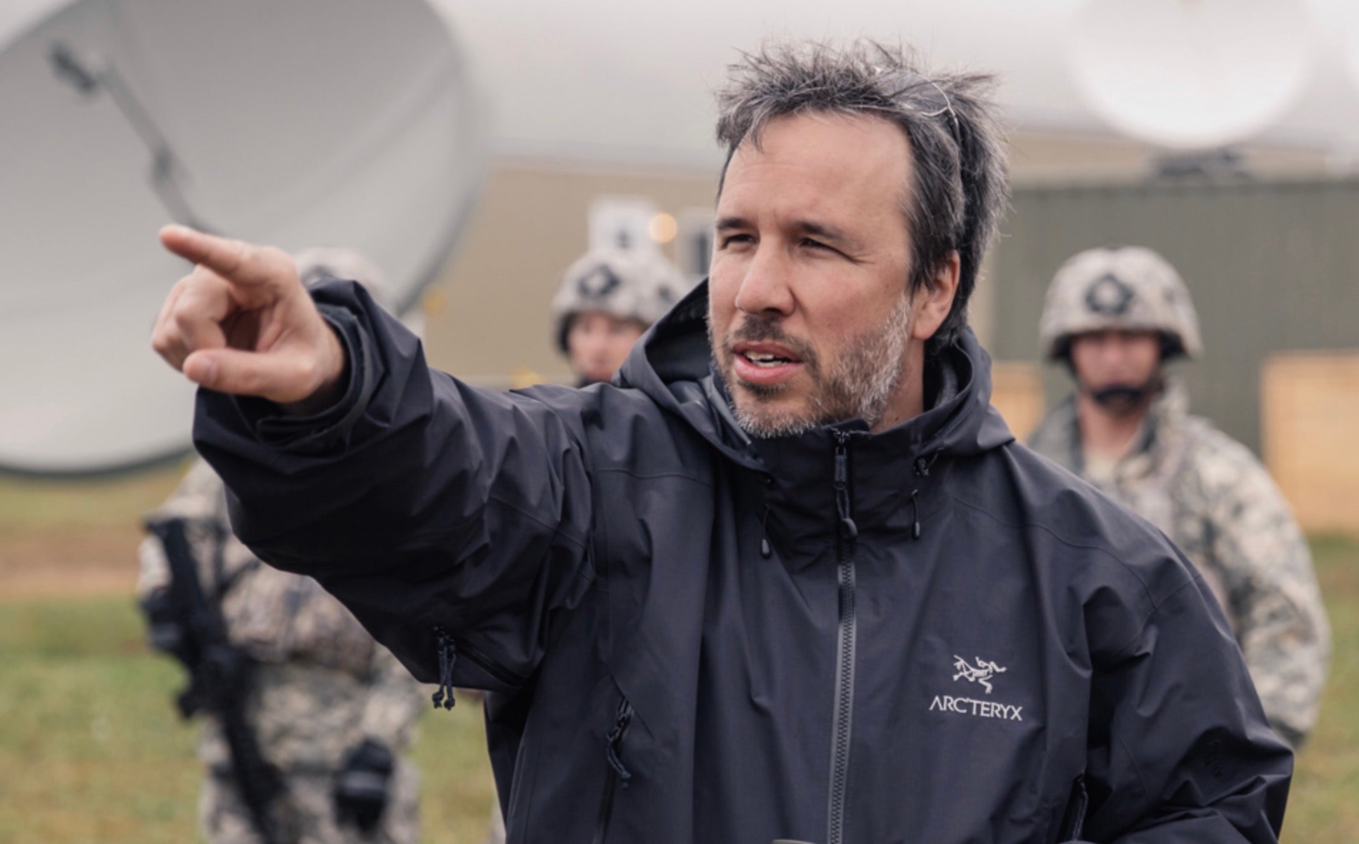 Denis Villeneuve dirigiendo Llegada.