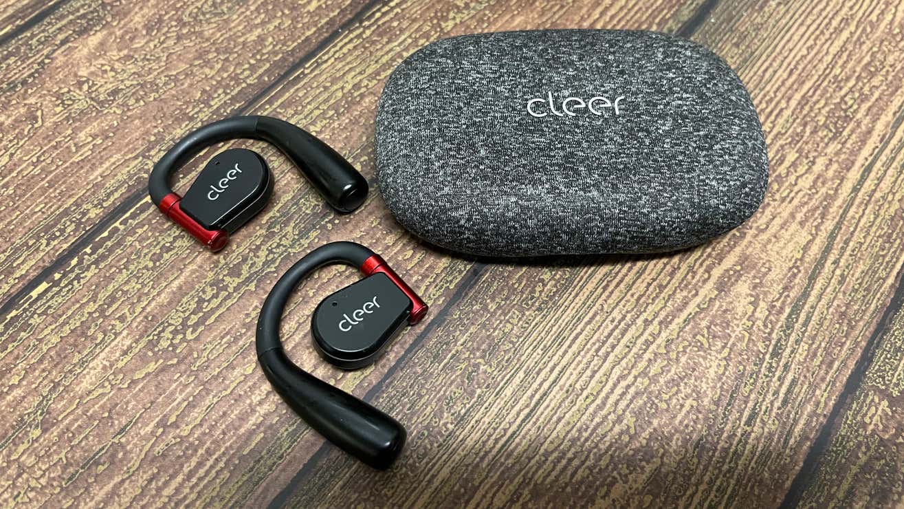 Los auriculares Cleer Arc II tienen una clasificación IPX5.