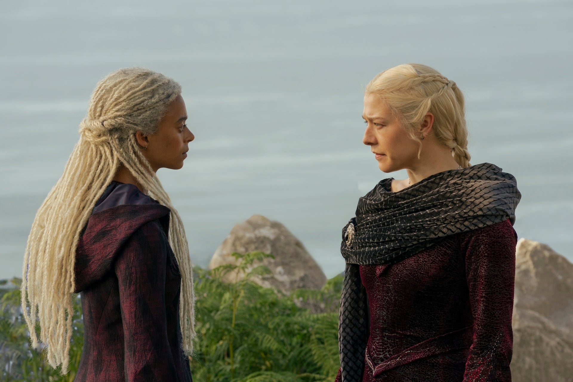 Rhaena (Phoebe Campbell) y Rhaenyra (Emma D’Arcy)