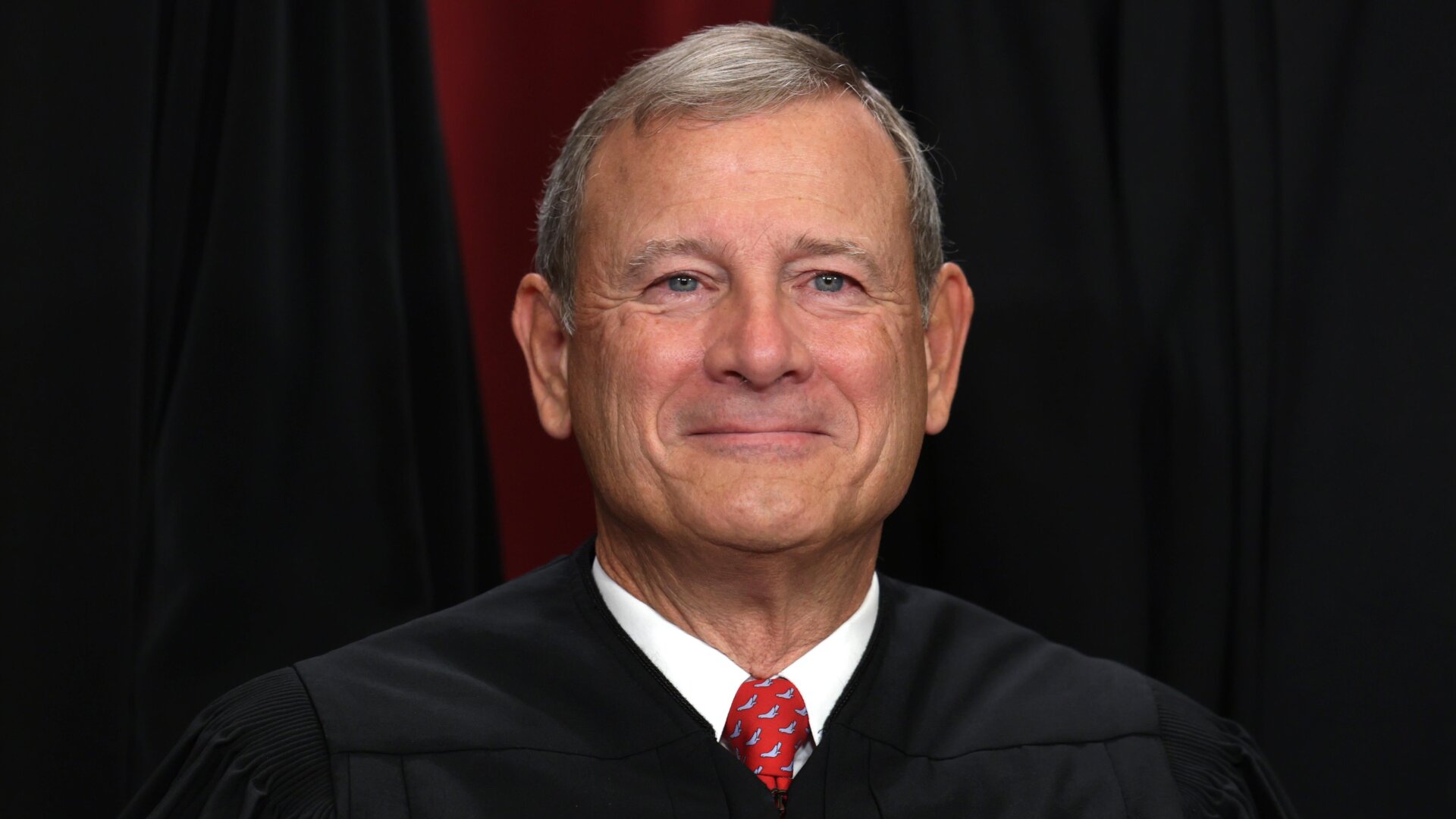 Foto de archivo del presidente de la Corte Suprema de Estados Unidos y aficionado a la gimnasia mental, John Roberts, el 7 de octubre de 2022 en Washington, DC.