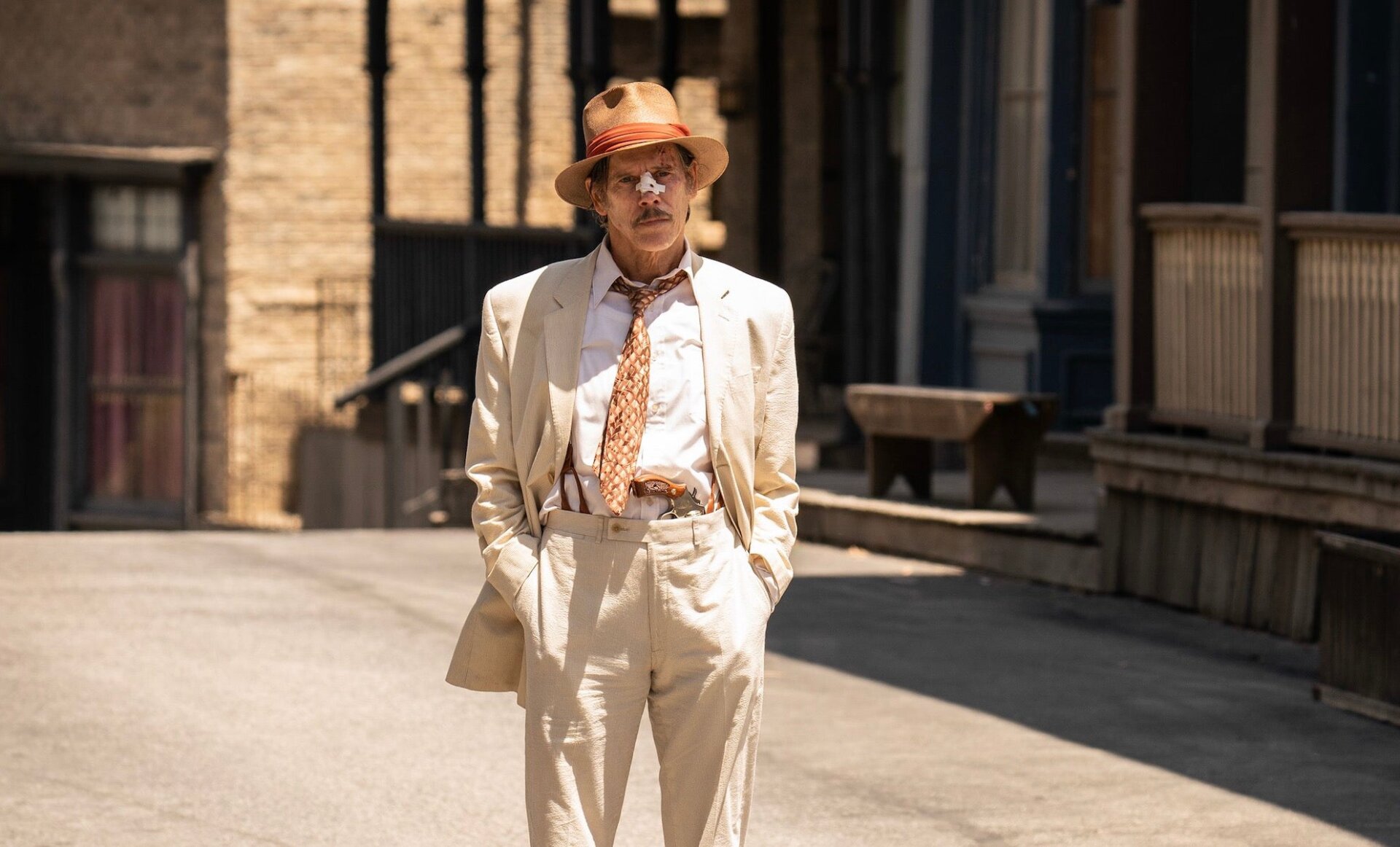 Kevin Bacon llenándose Jake Gittes.