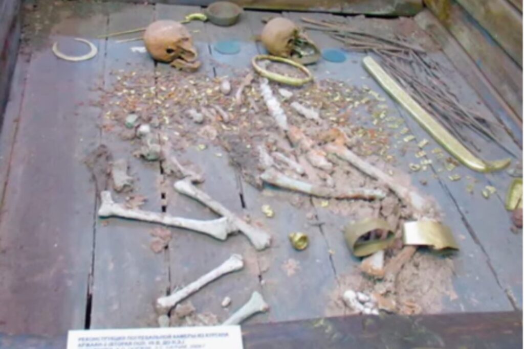 Antigua Tumba En Siberia Sacrificios Humanos